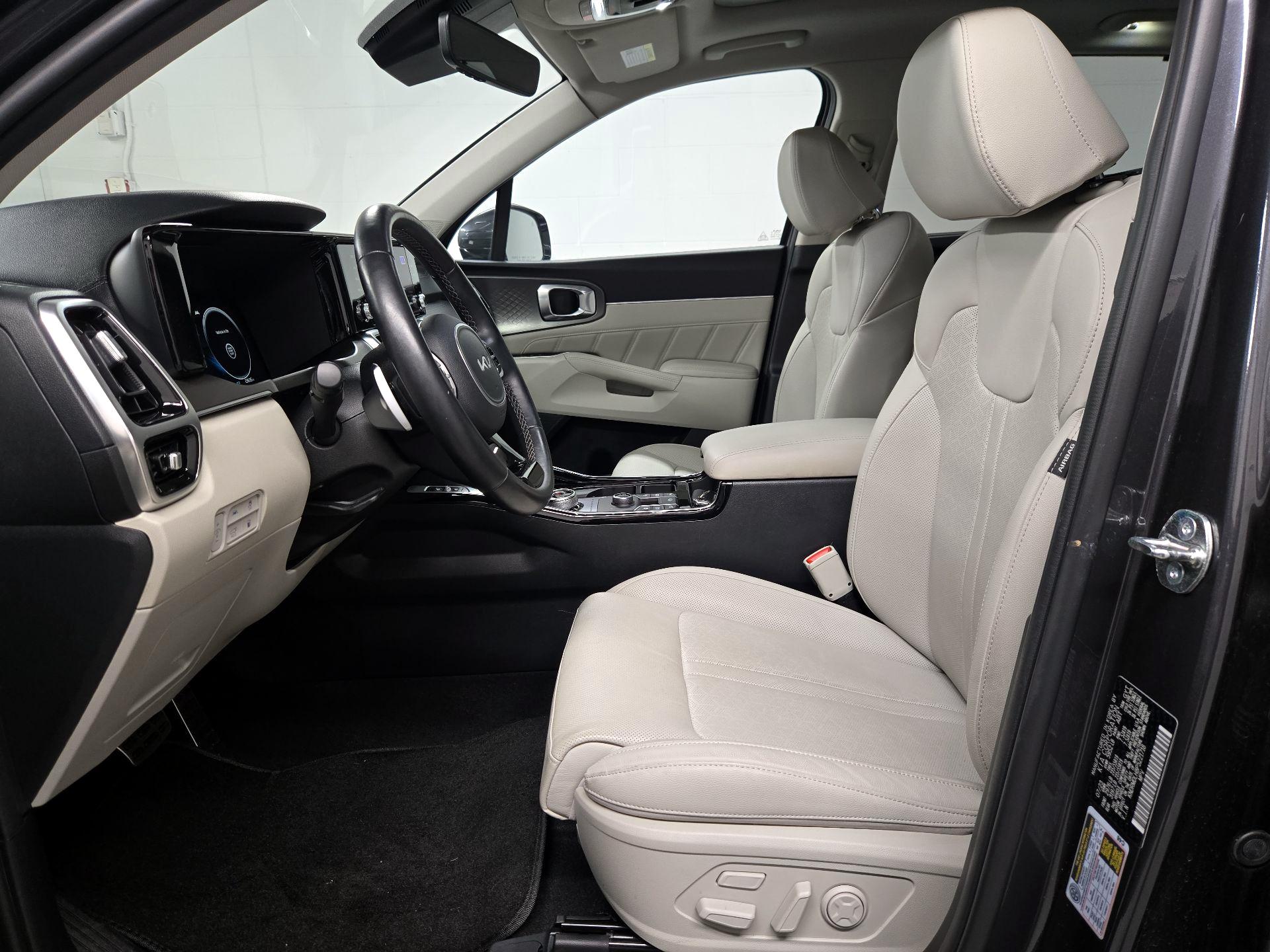 Thumbnail: 2023 Kia Sorento - 11