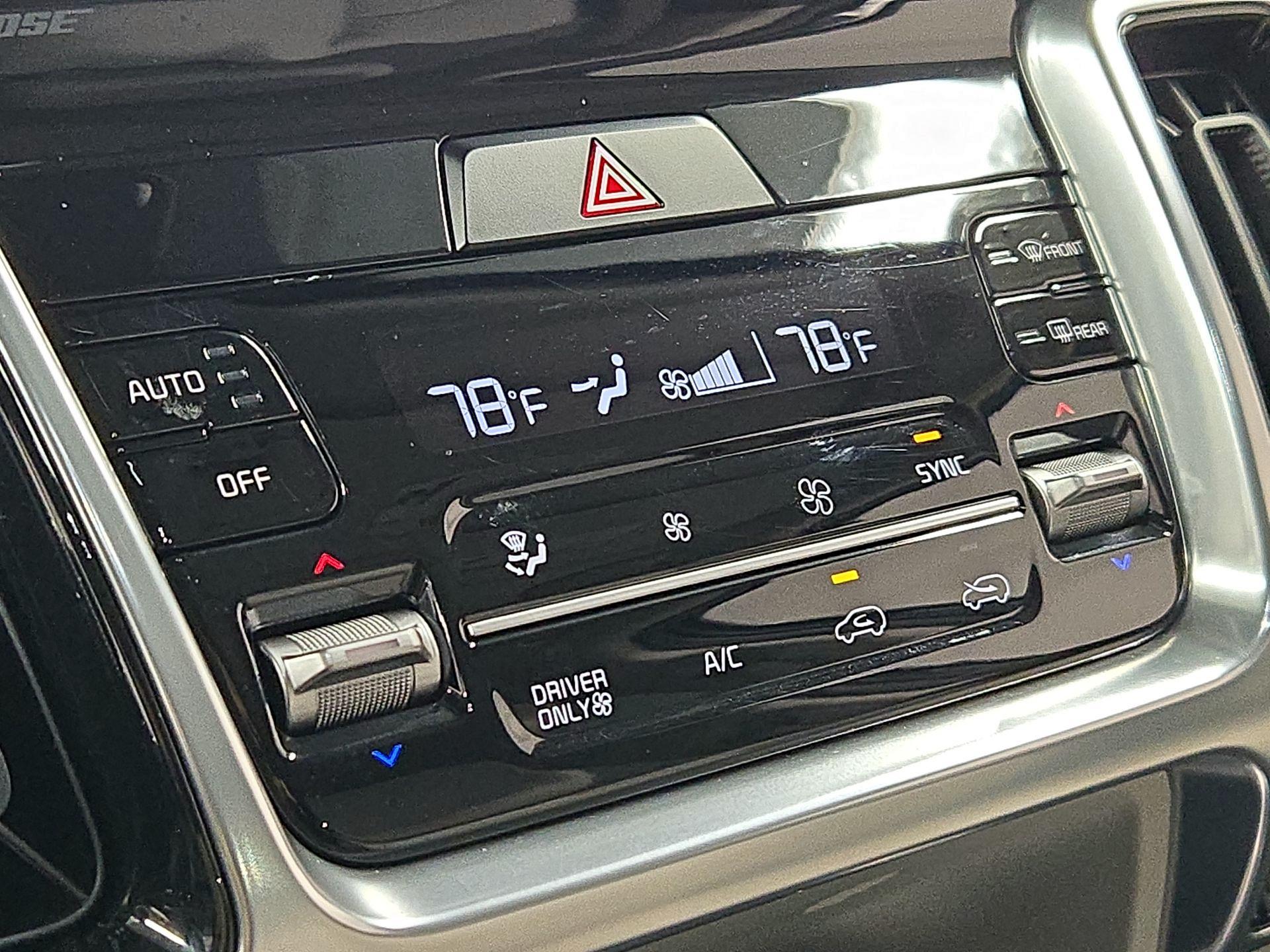 Thumbnail: 2023 Kia Sorento - 17