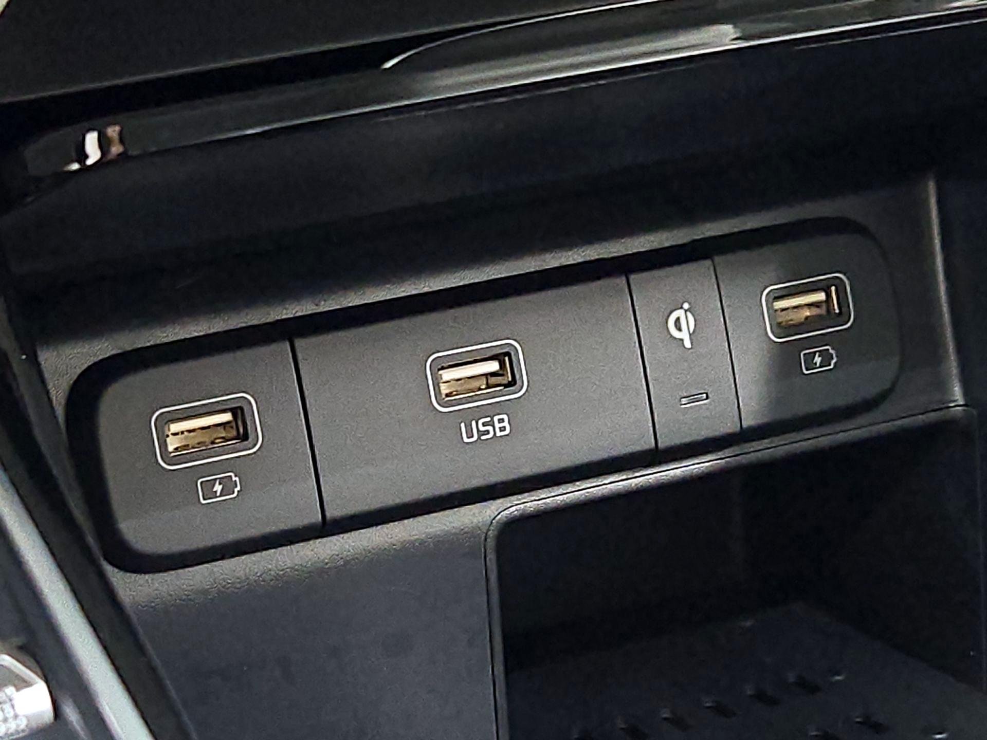 Thumbnail: 2023 Kia Sorento - 19