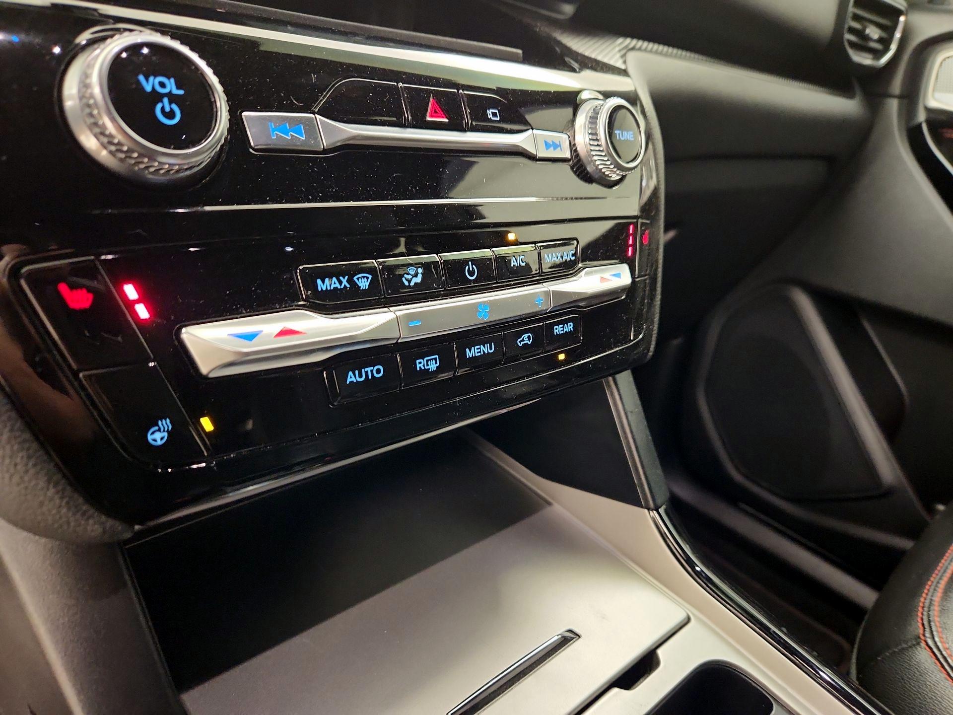 Thumbnail: 2022 Ford Explorer - 17