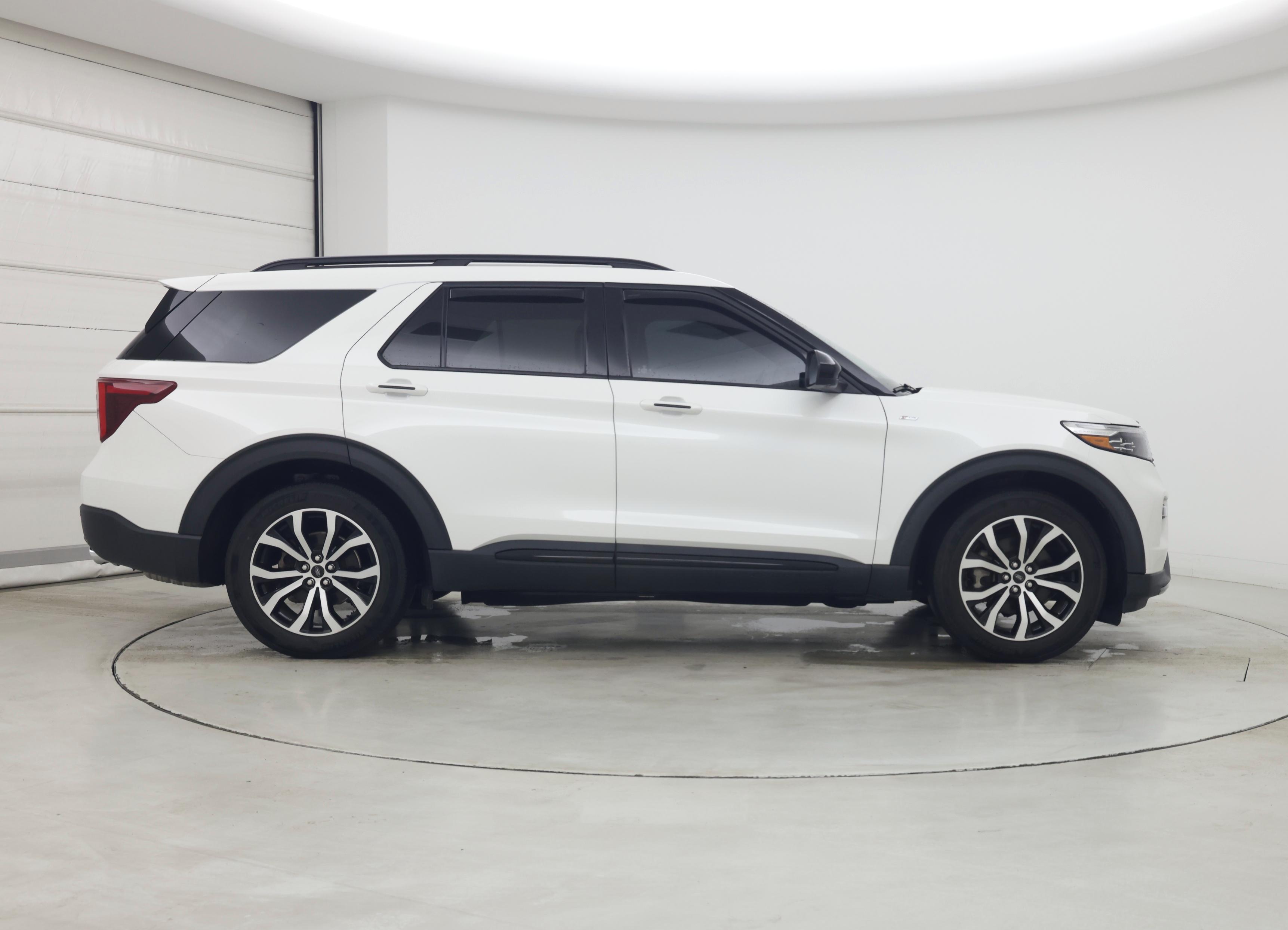 Thumbnail: 2022 Ford Explorer - 7