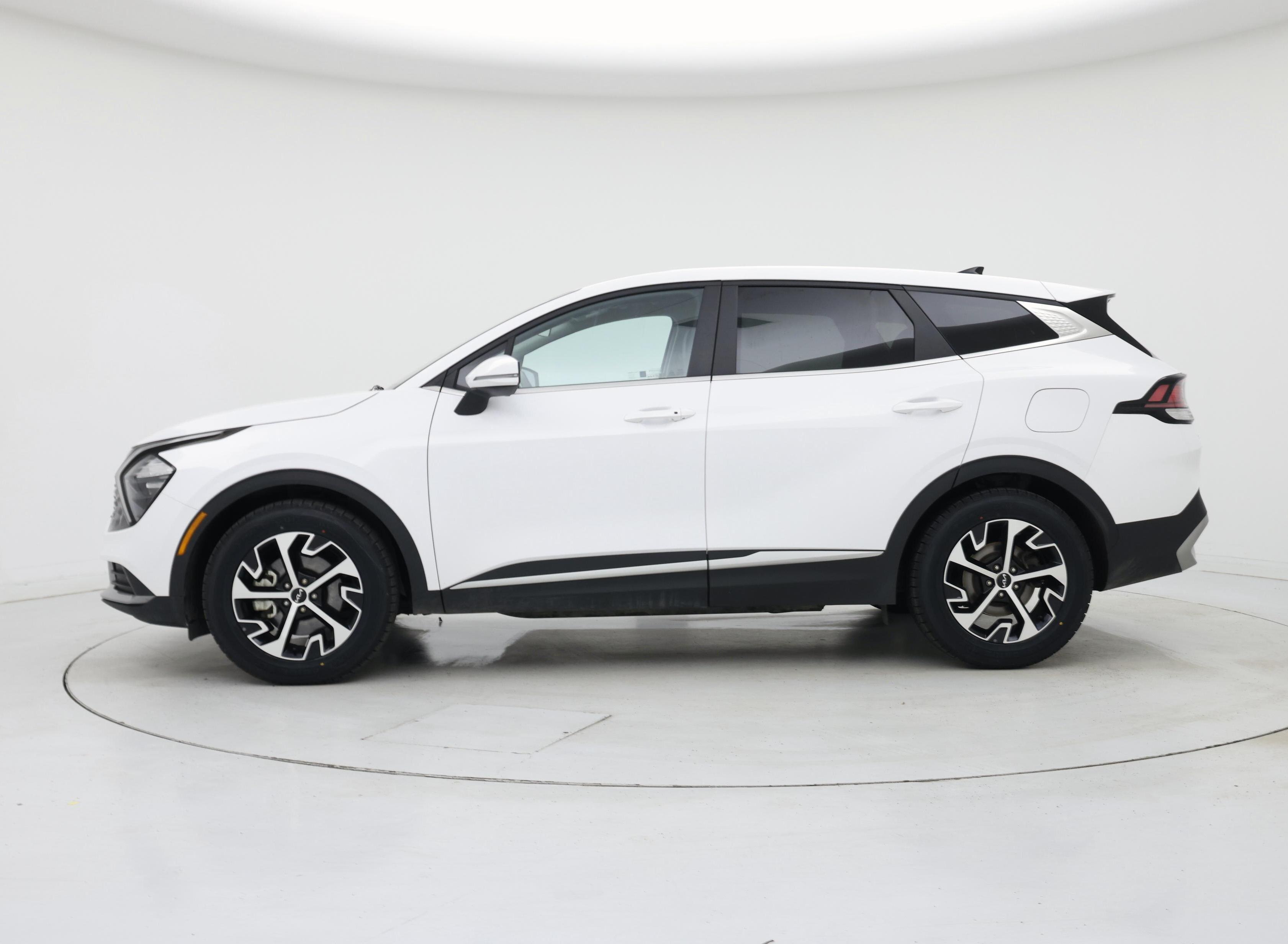 Thumbnail: 2023 Kia Sportage - 3