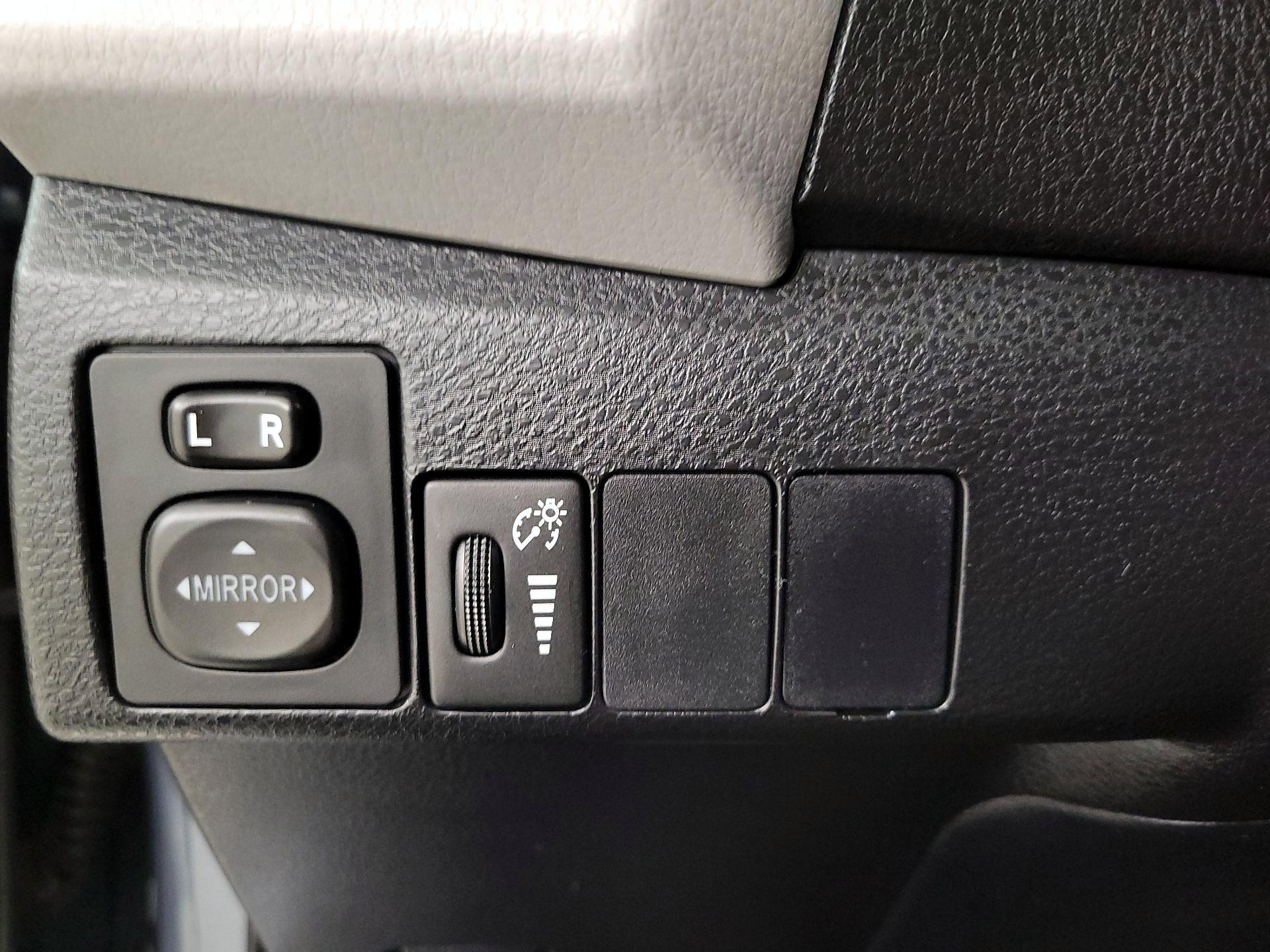 Thumbnail: 2015 Toyota Corolla - 13