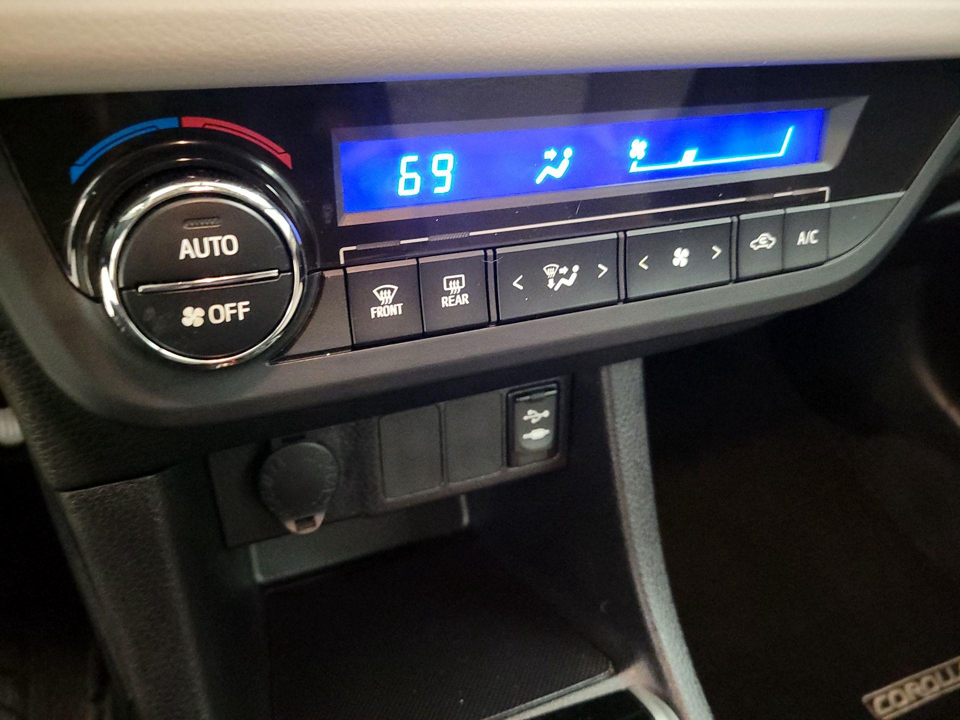 Thumbnail: 2015 Toyota Corolla - 16