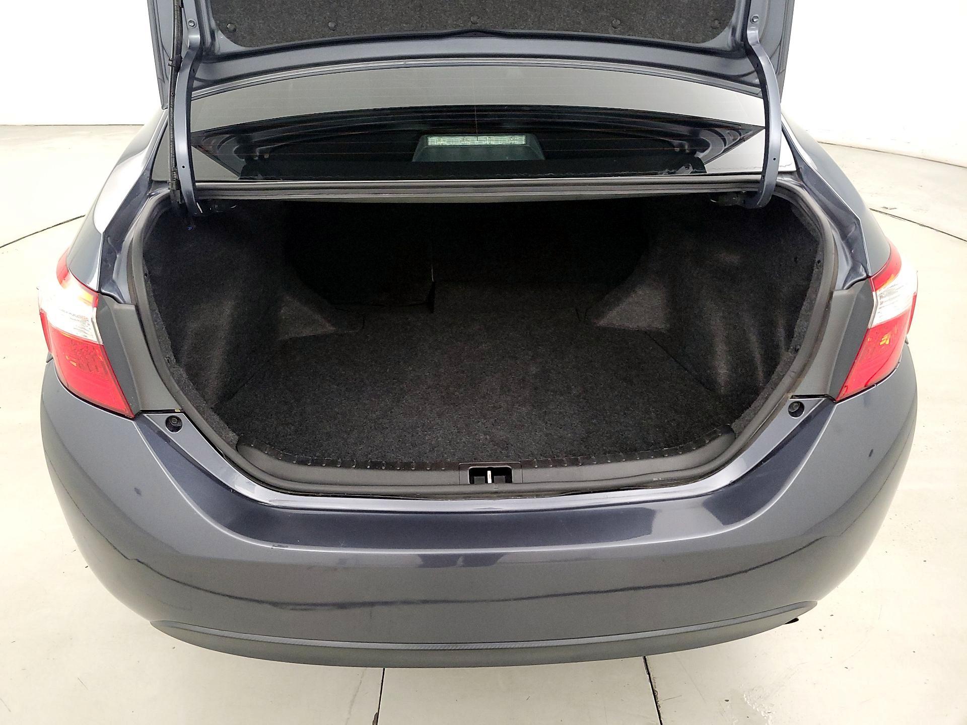 Thumbnail: 2015 Toyota Corolla - 20