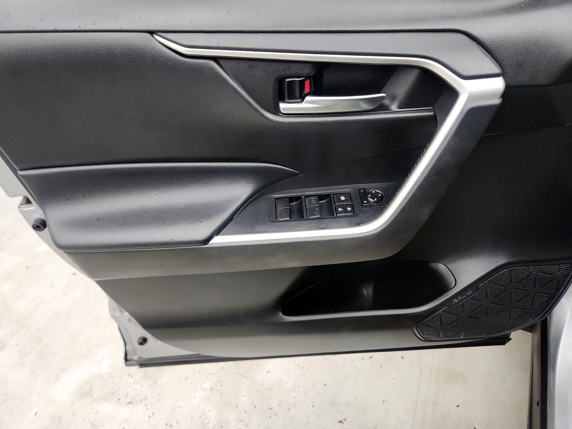 Thumbnail: 2021 Toyota RAV4 - 12