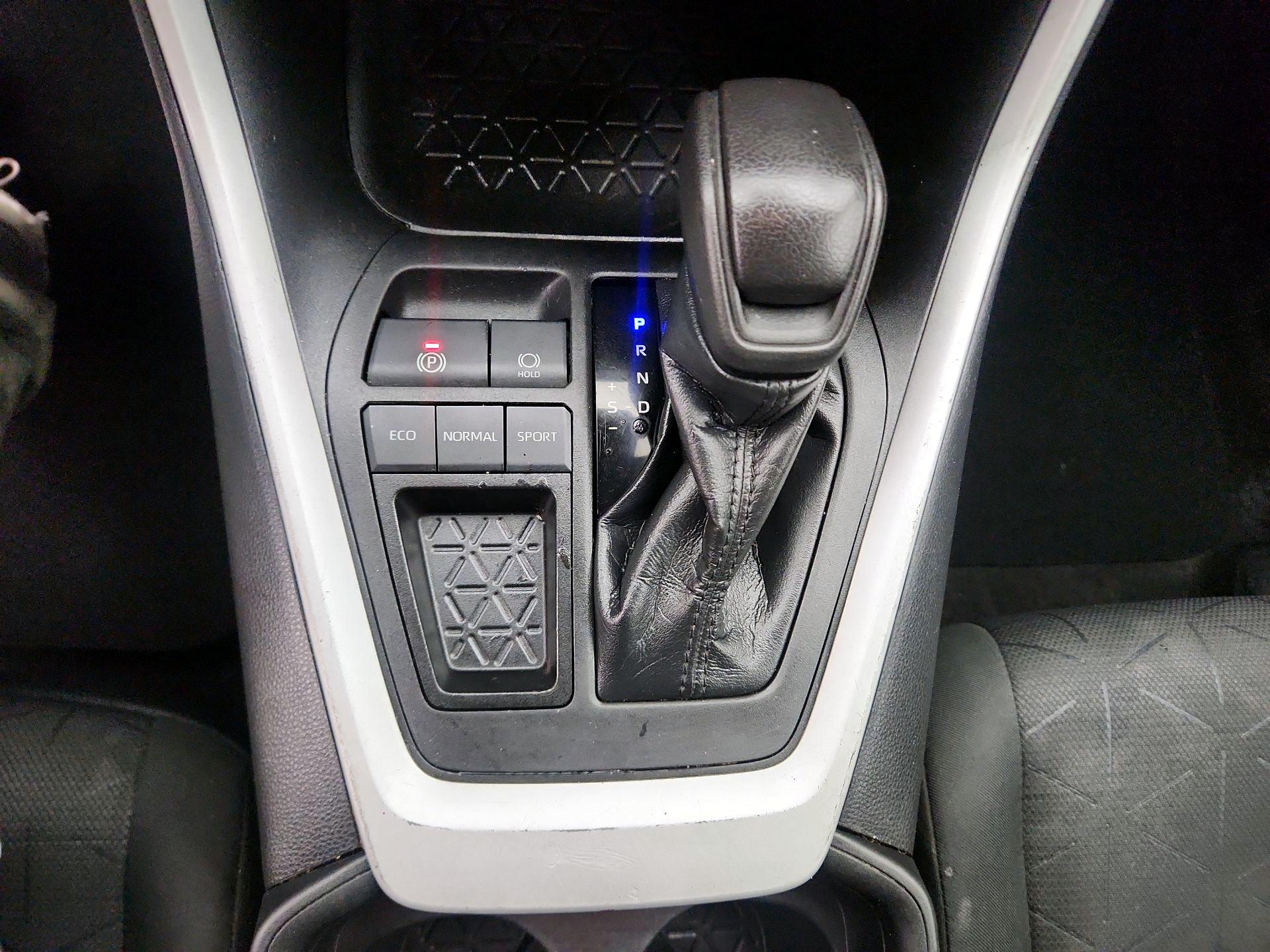 Thumbnail: 2021 Toyota RAV4 - 17