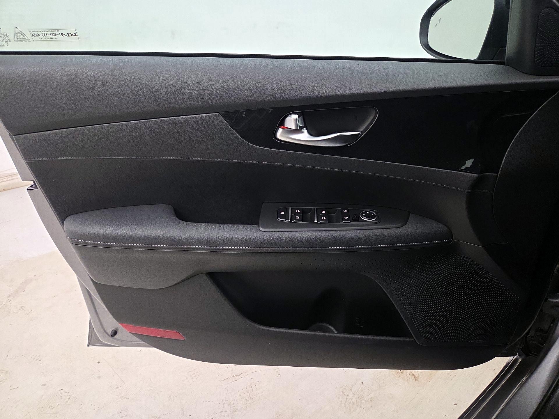 Thumbnail: 2023 Kia Forte - 12