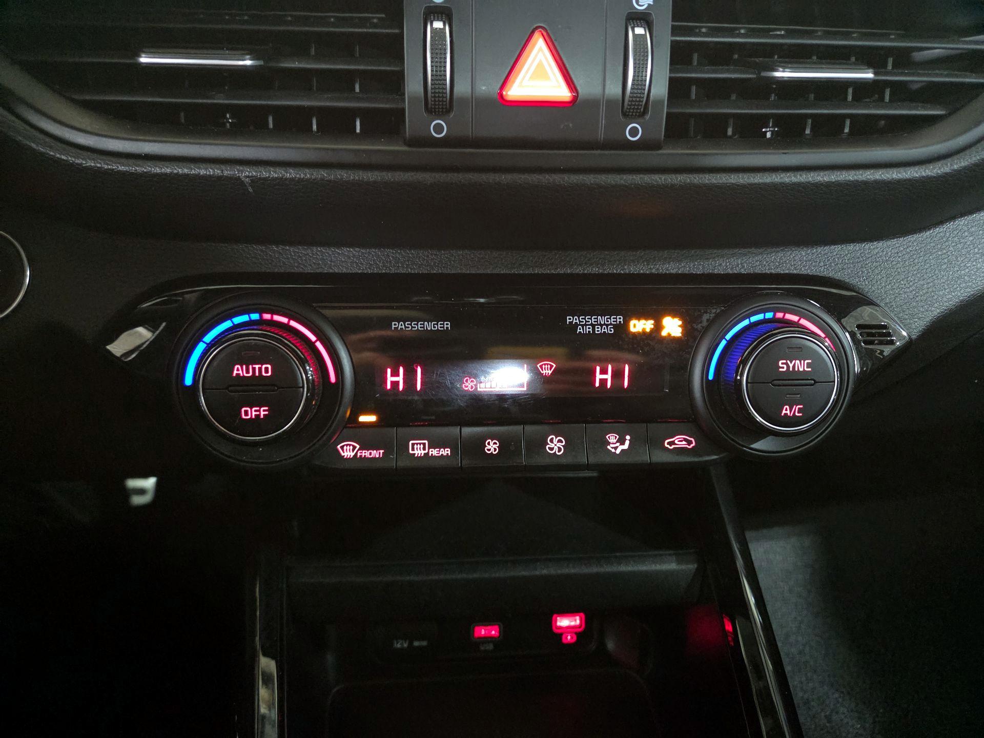 Thumbnail: 2023 Kia Forte - 17