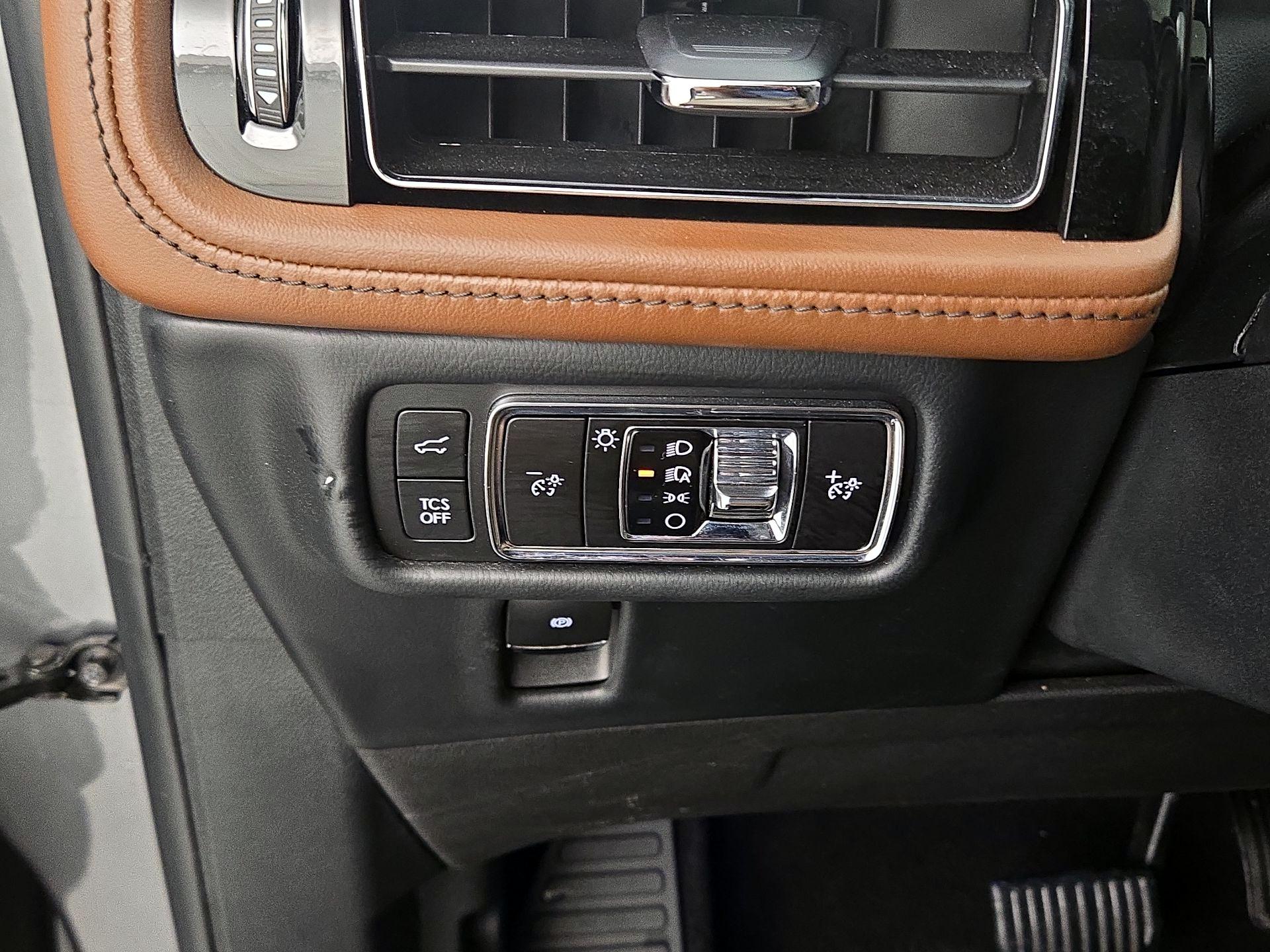 Thumbnail: 2023 Lincoln Nautilus - 13