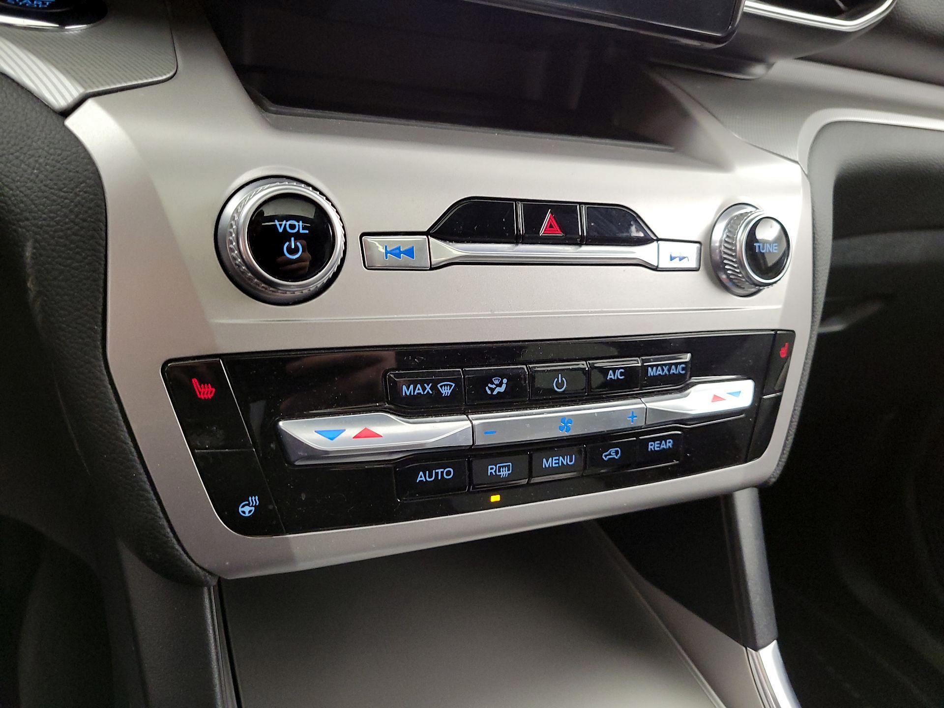 Thumbnail: 2022 Ford Explorer - 17