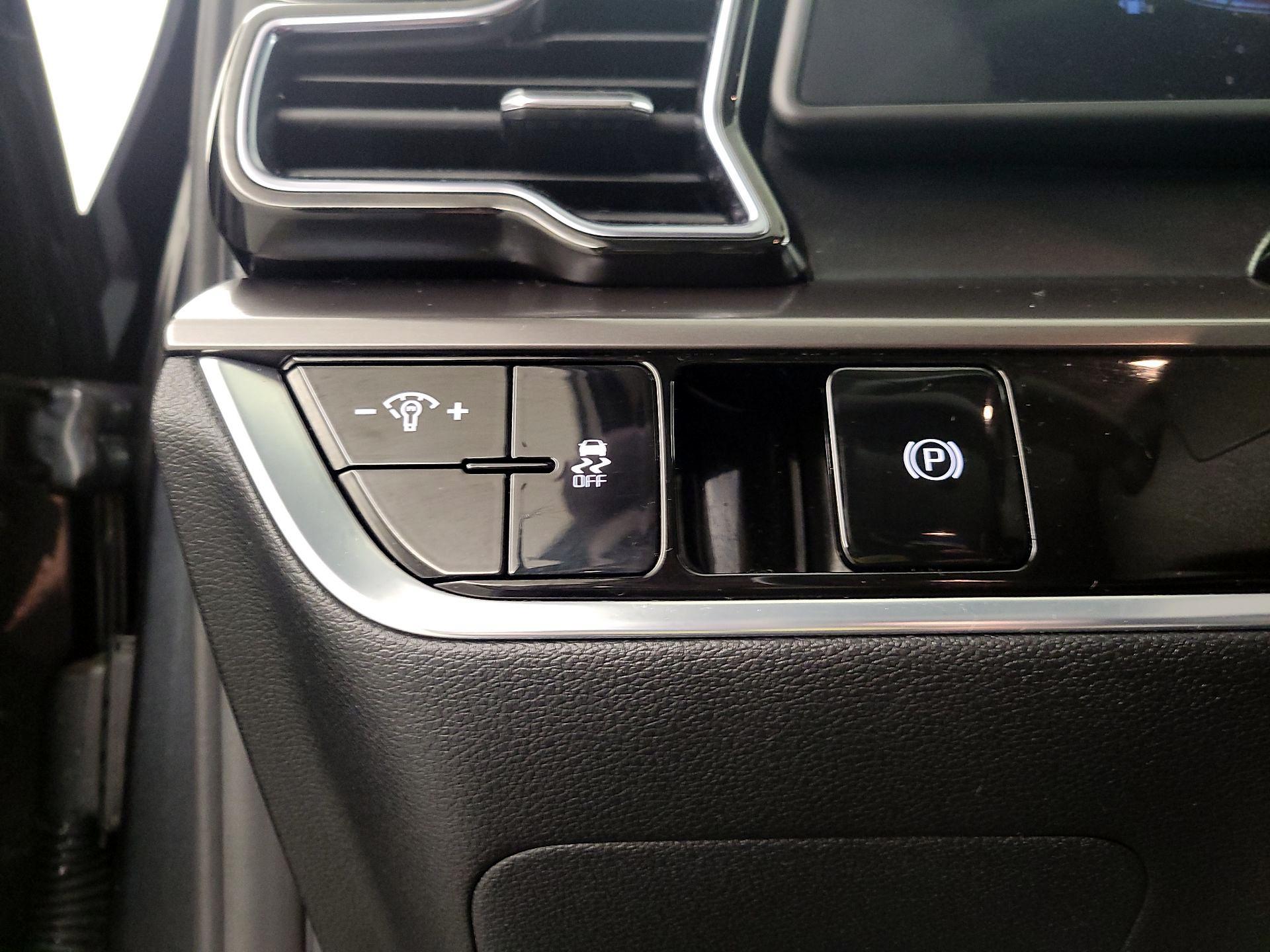 Thumbnail: 2023 Kia Sportage - 13