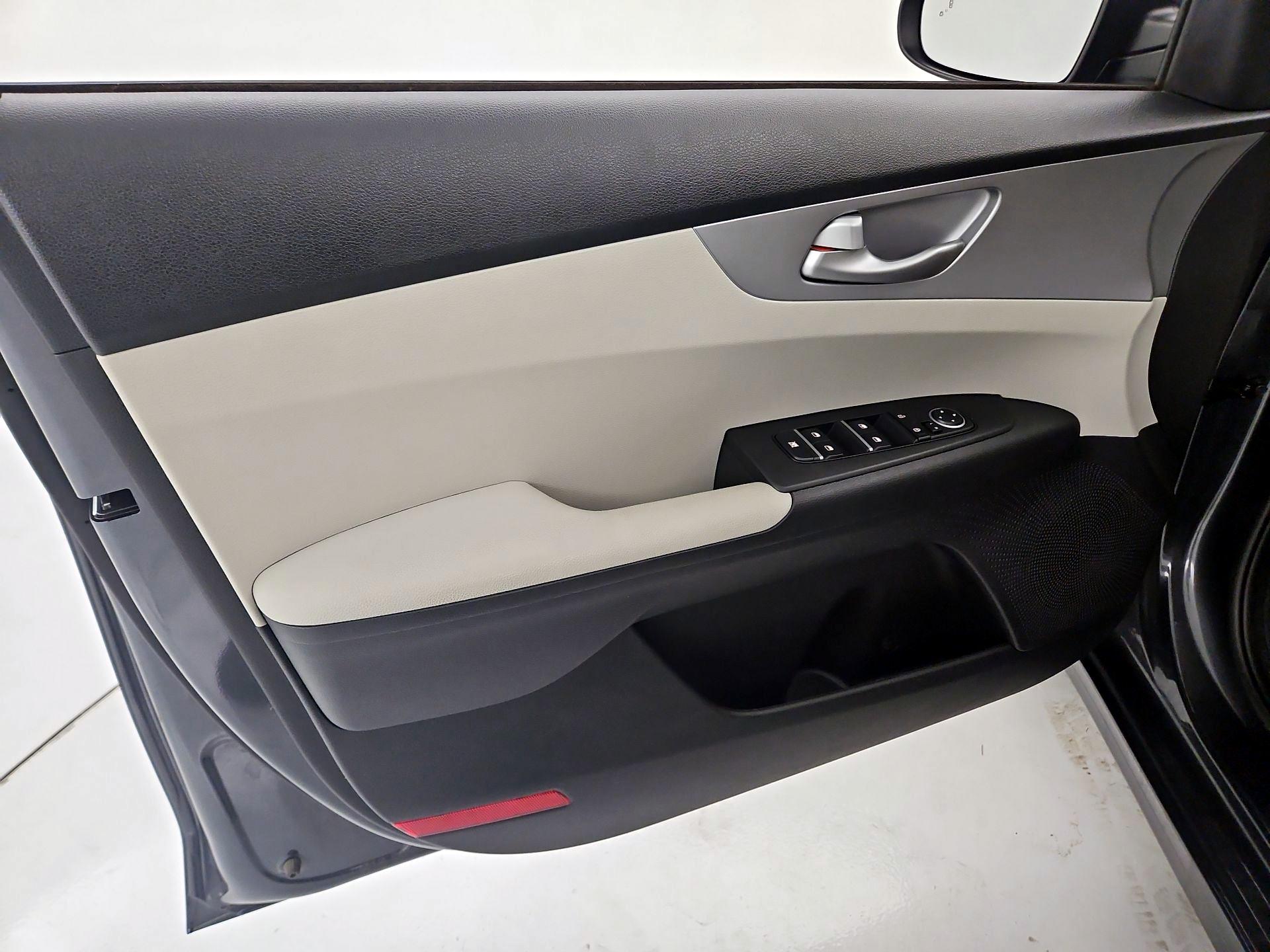 Thumbnail: 2023 Kia Forte - 12