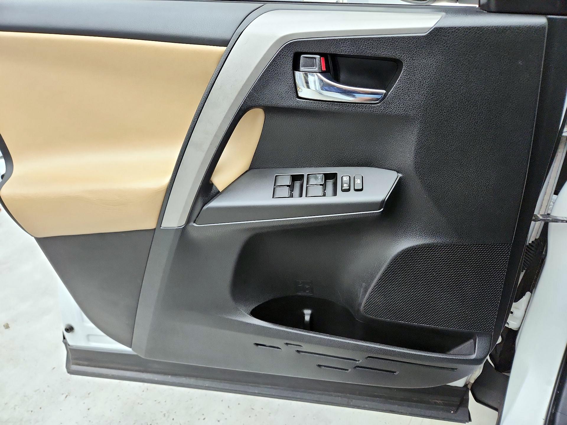 Thumbnail: 2018 Toyota RAV4 - 12