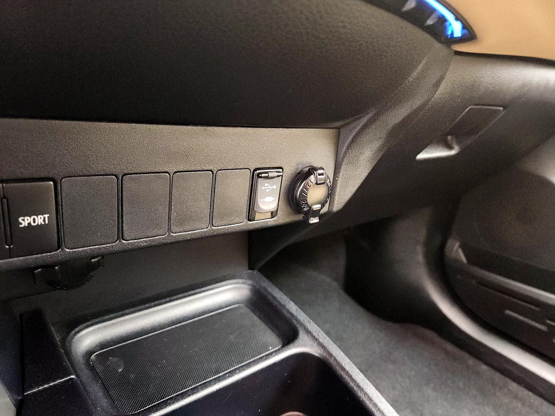 Thumbnail: 2018 Toyota RAV4 - 18