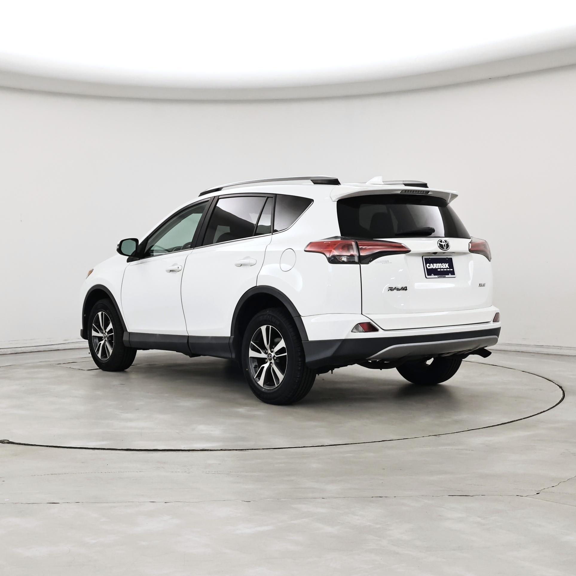 Thumbnail: 2018 Toyota RAV4 - 2