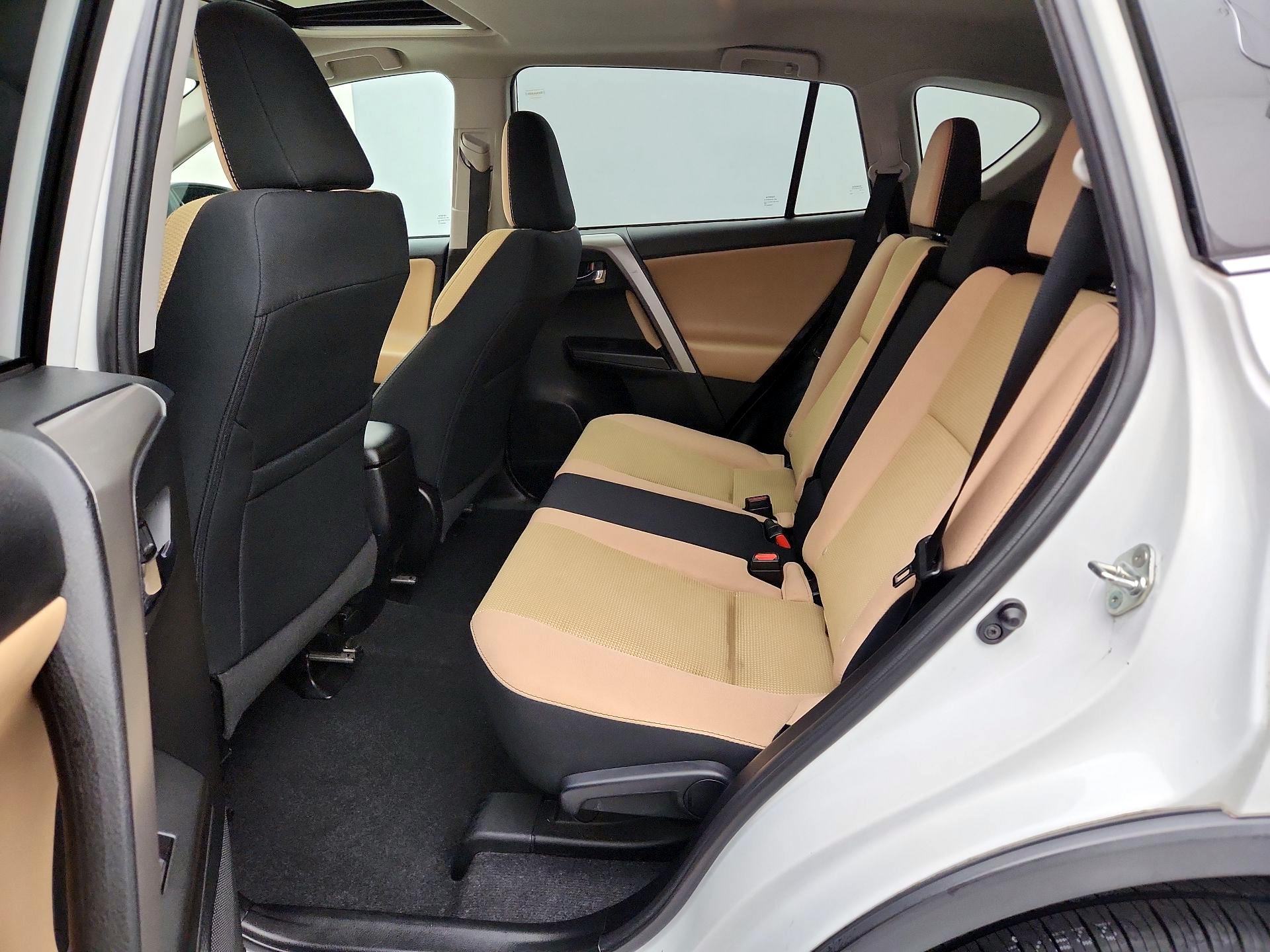 Thumbnail: 2018 Toyota RAV4 - 20