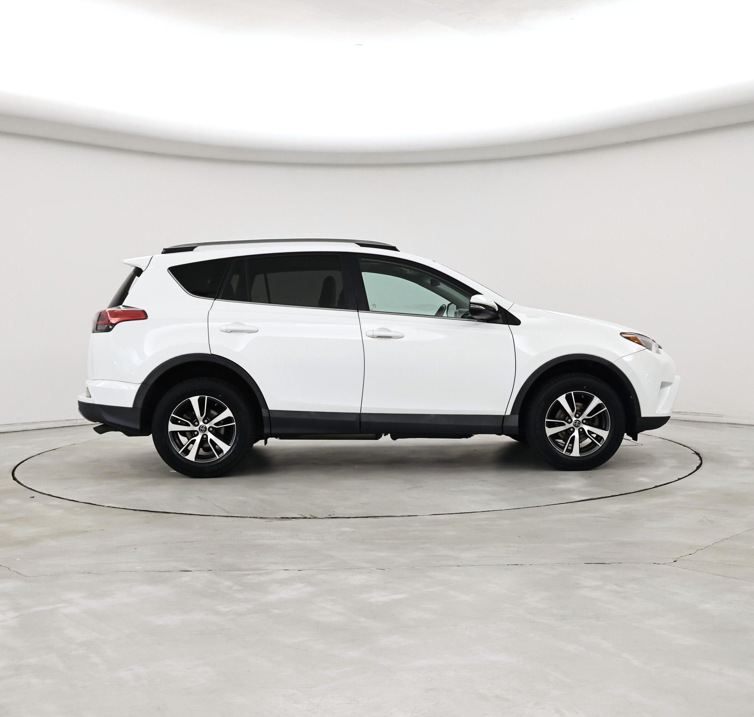 Thumbnail: 2018 Toyota RAV4 - 7