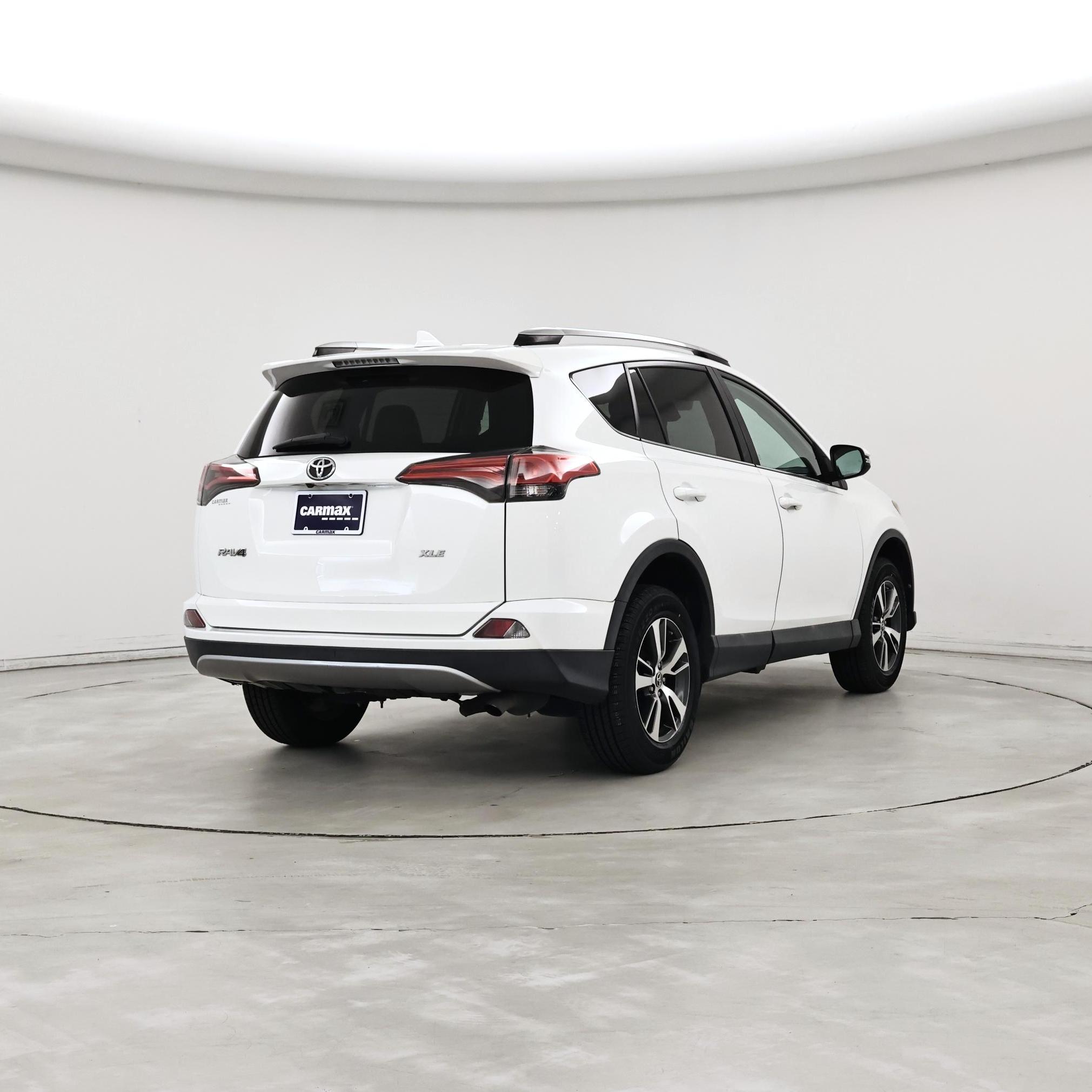 Thumbnail: 2018 Toyota RAV4 - 8