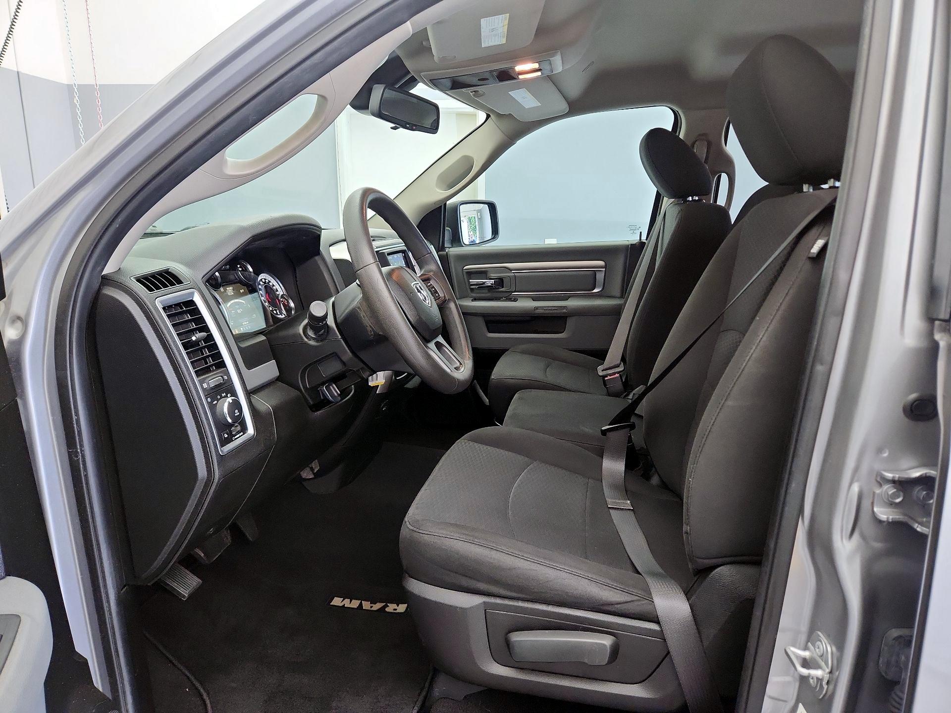 Thumbnail: 2019 RAM 1500 Classic - 11