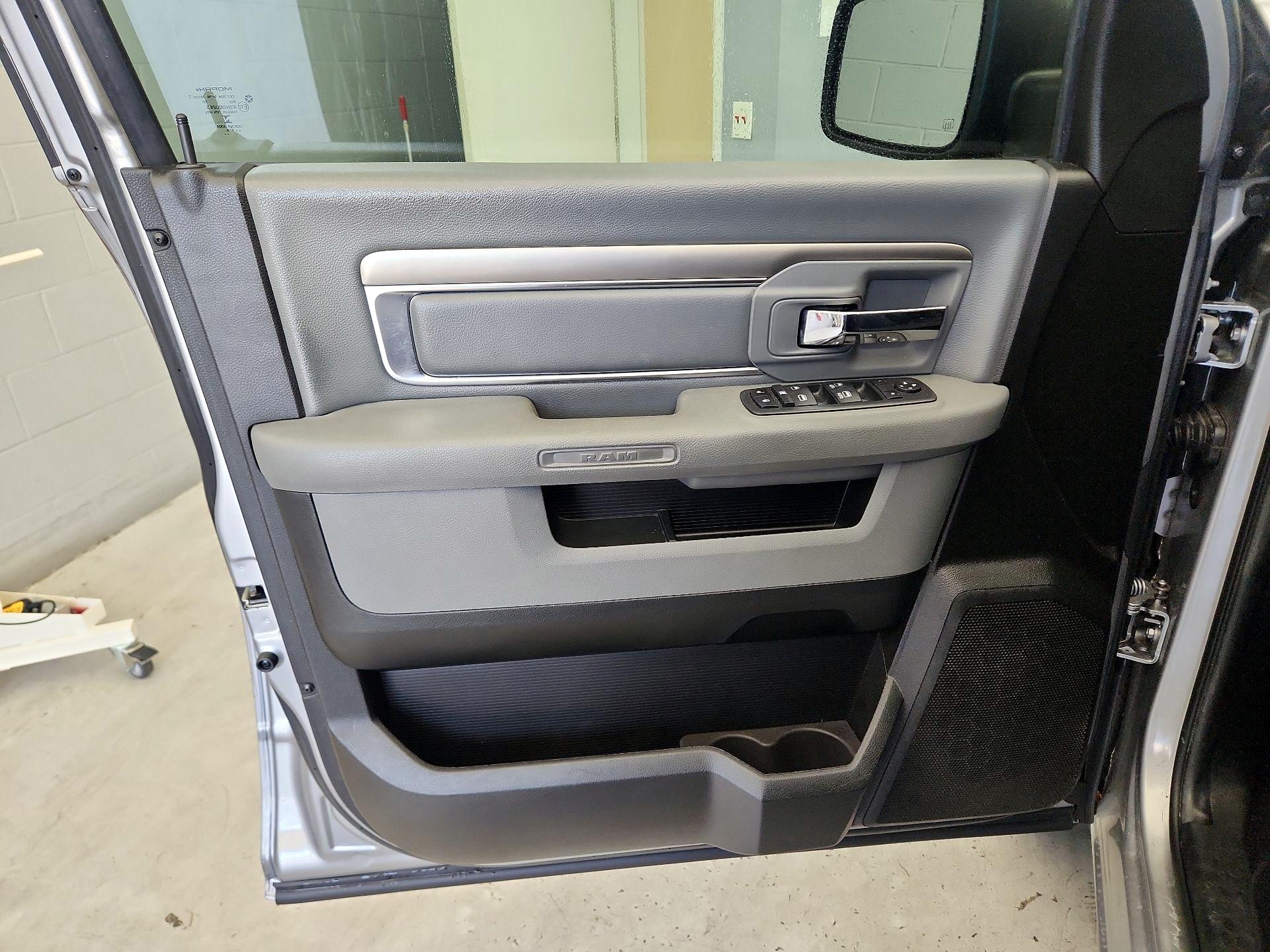 Thumbnail: 2019 RAM 1500 Classic - 12