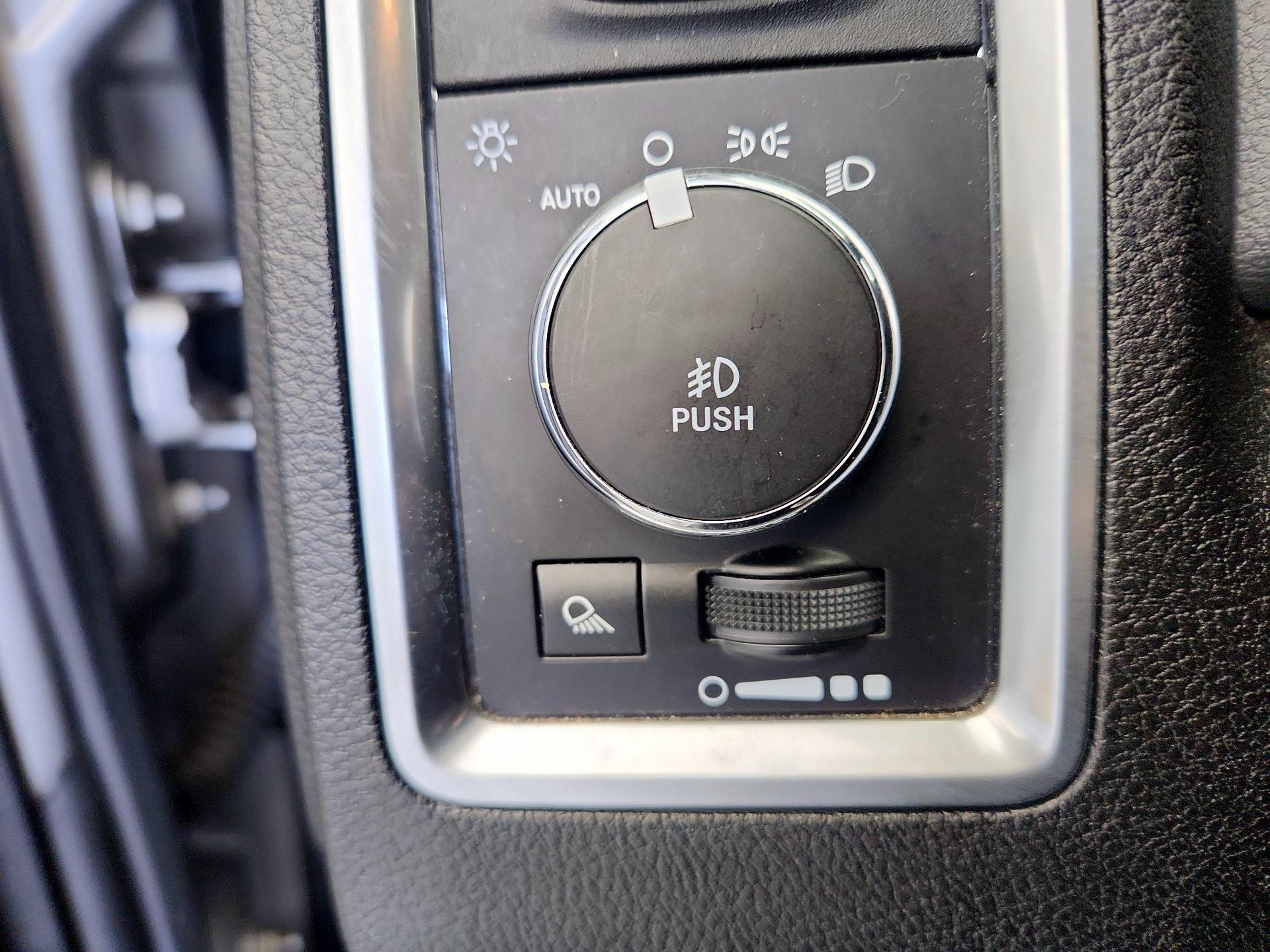 Thumbnail: 2019 RAM 1500 Classic - 13