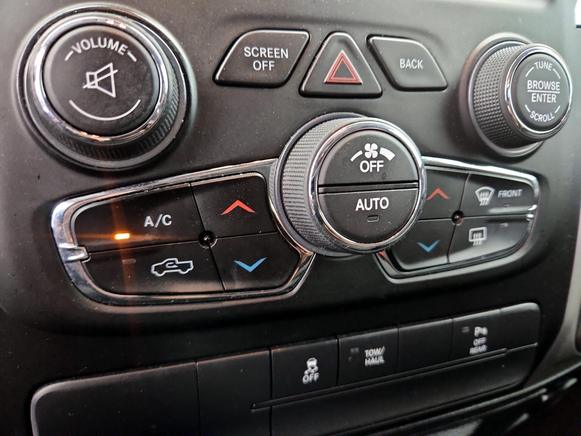 Thumbnail: 2019 RAM 1500 Classic - 16