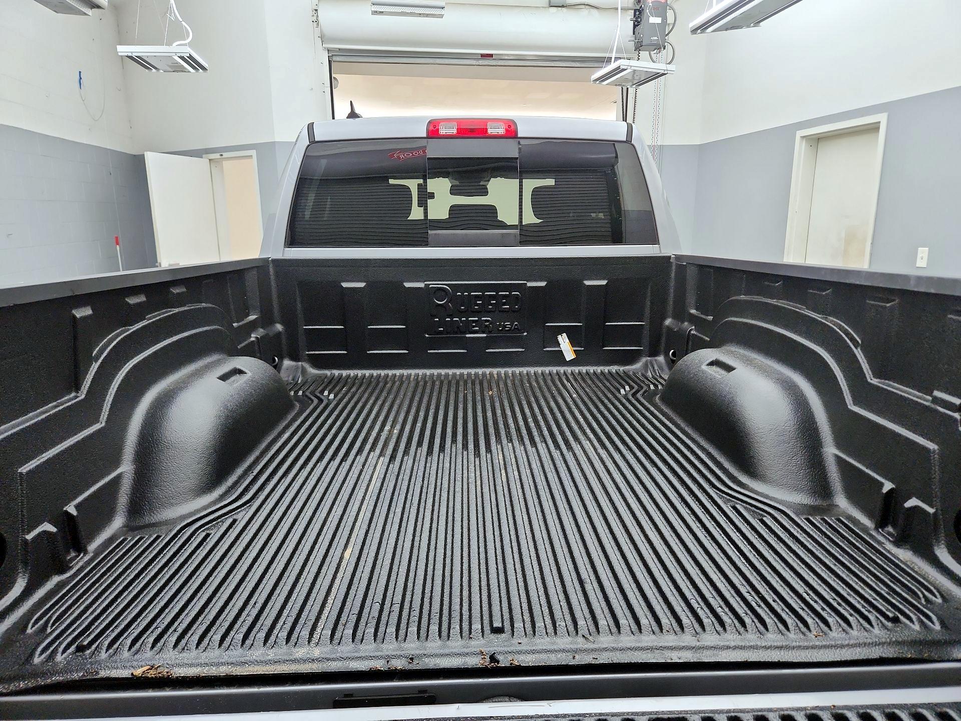 Thumbnail: 2019 RAM 1500 Classic - 19