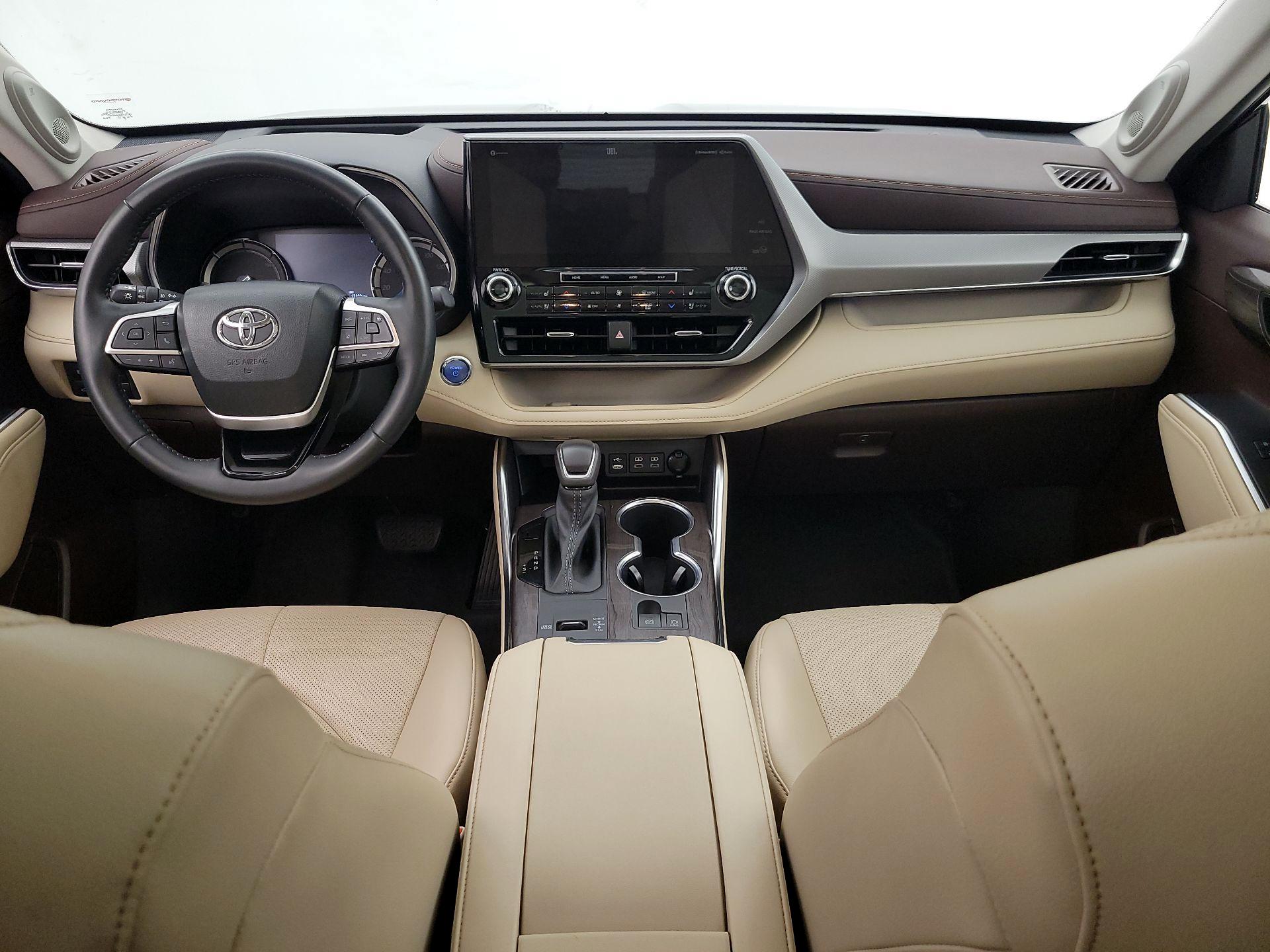 Thumbnail: 2022 Toyota Highlander - 9