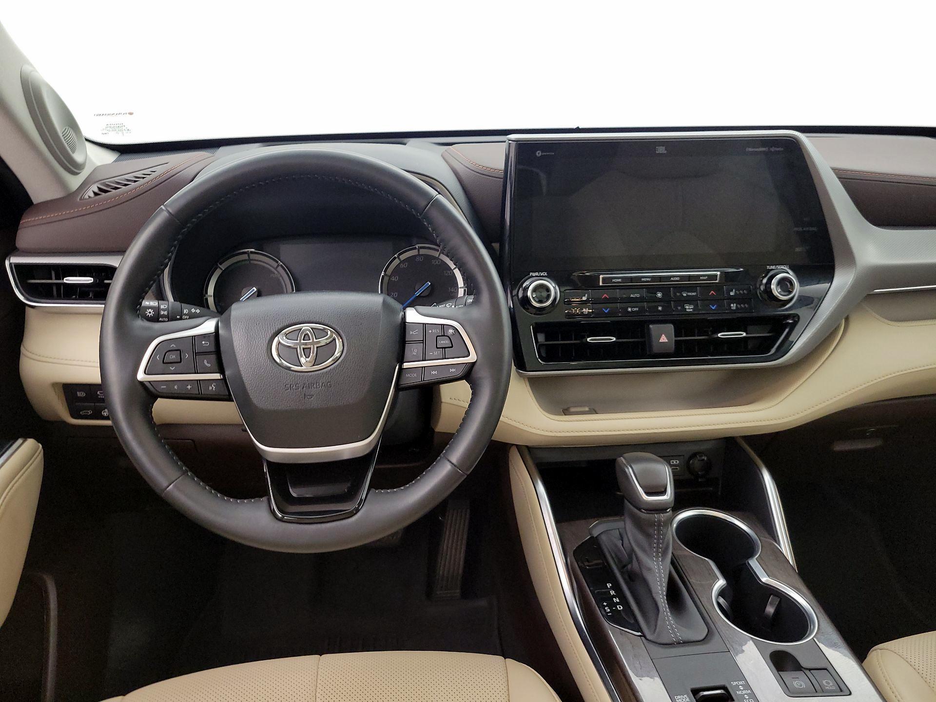 Thumbnail: 2022 Toyota Highlander - 10