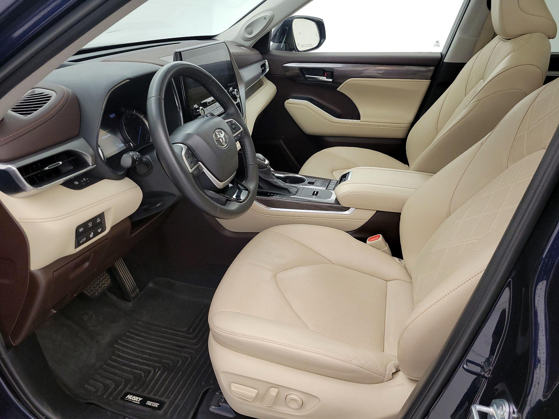 Thumbnail: 2022 Toyota Highlander - 11