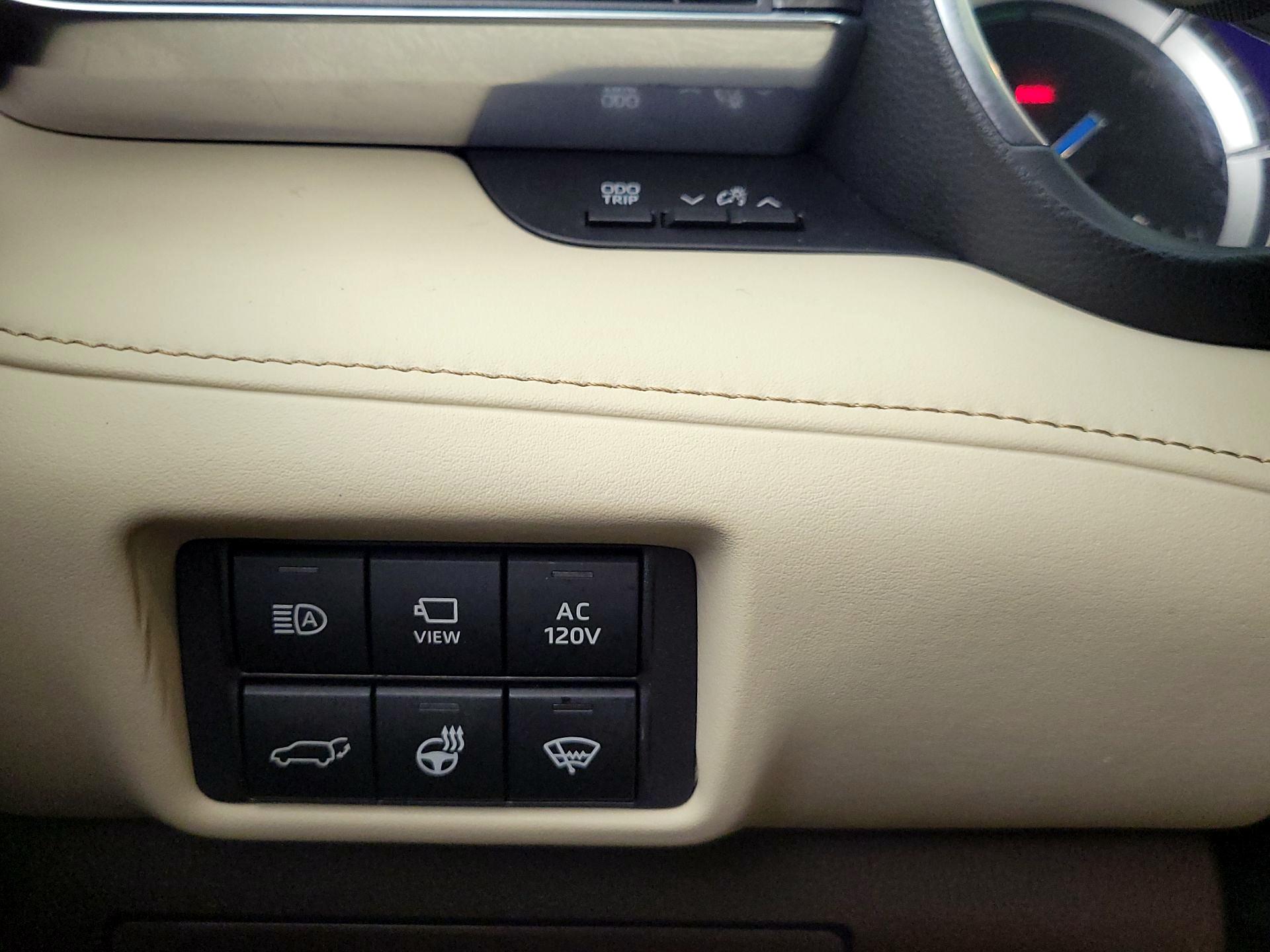 Thumbnail: 2022 Toyota Highlander - 13