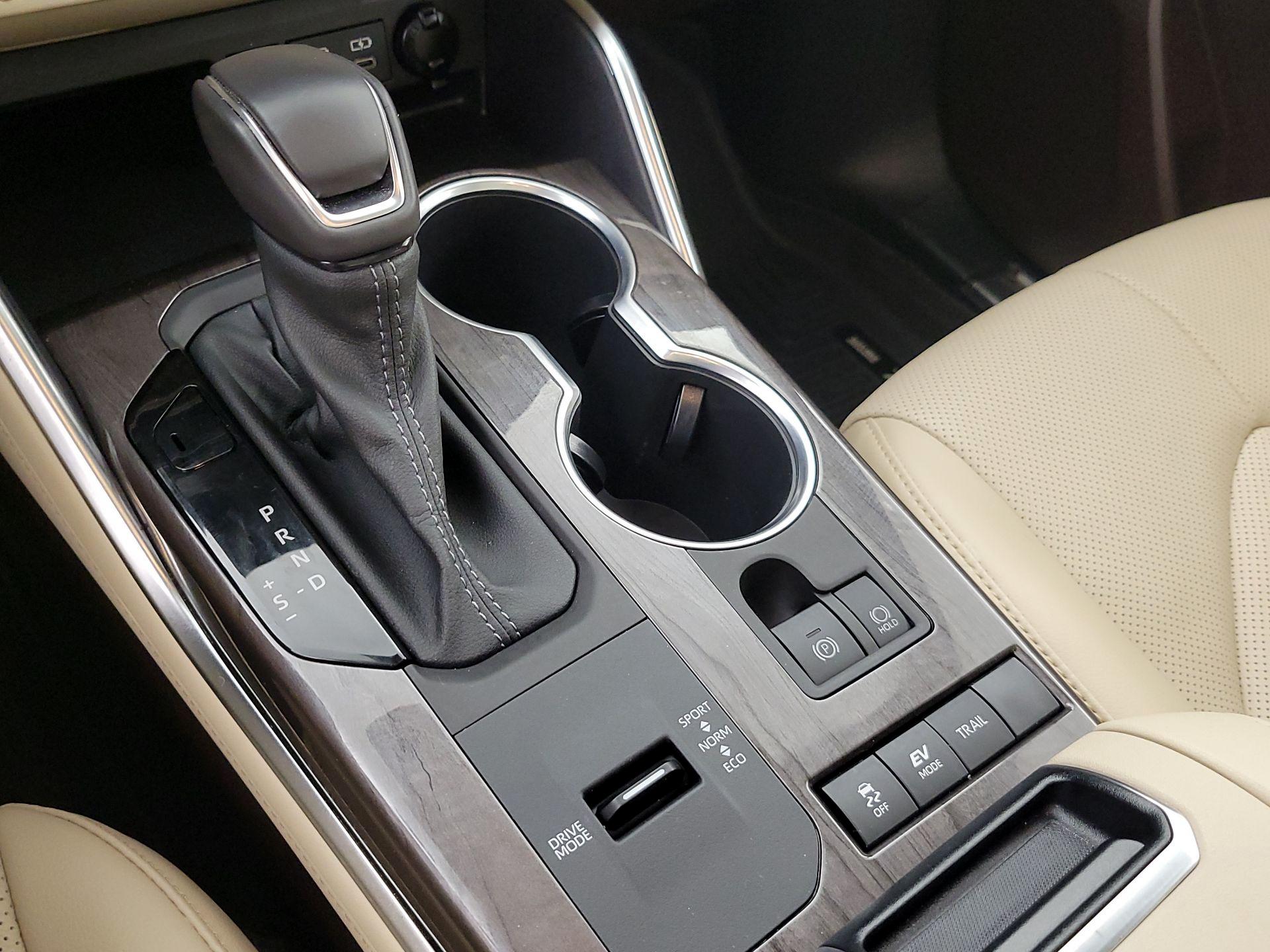 Thumbnail: 2022 Toyota Highlander - 18