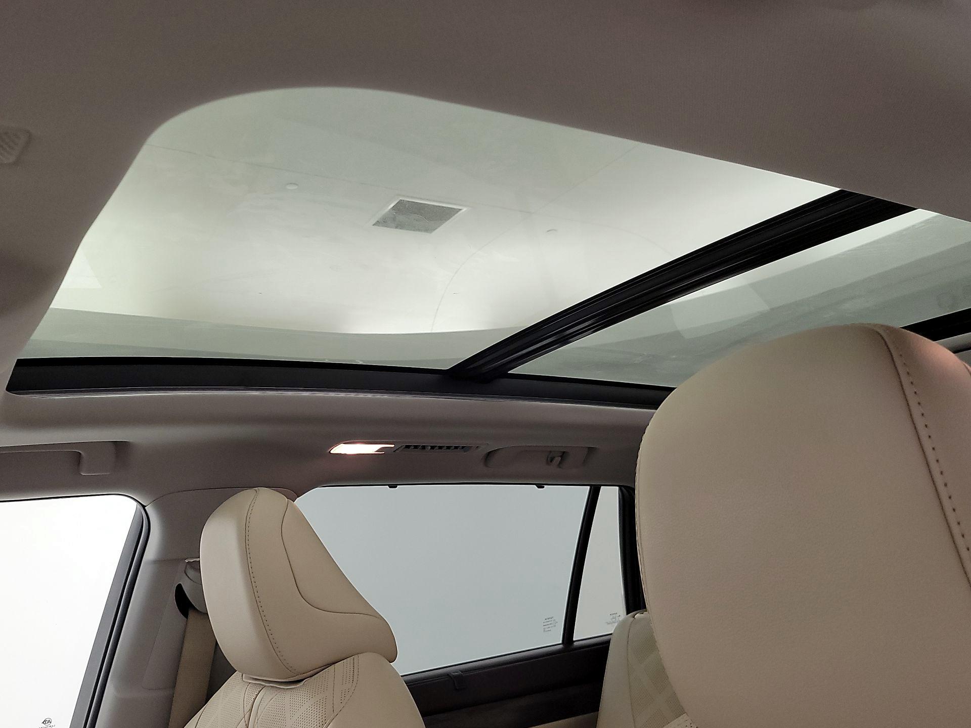 Thumbnail: 2022 Toyota Highlander - 20