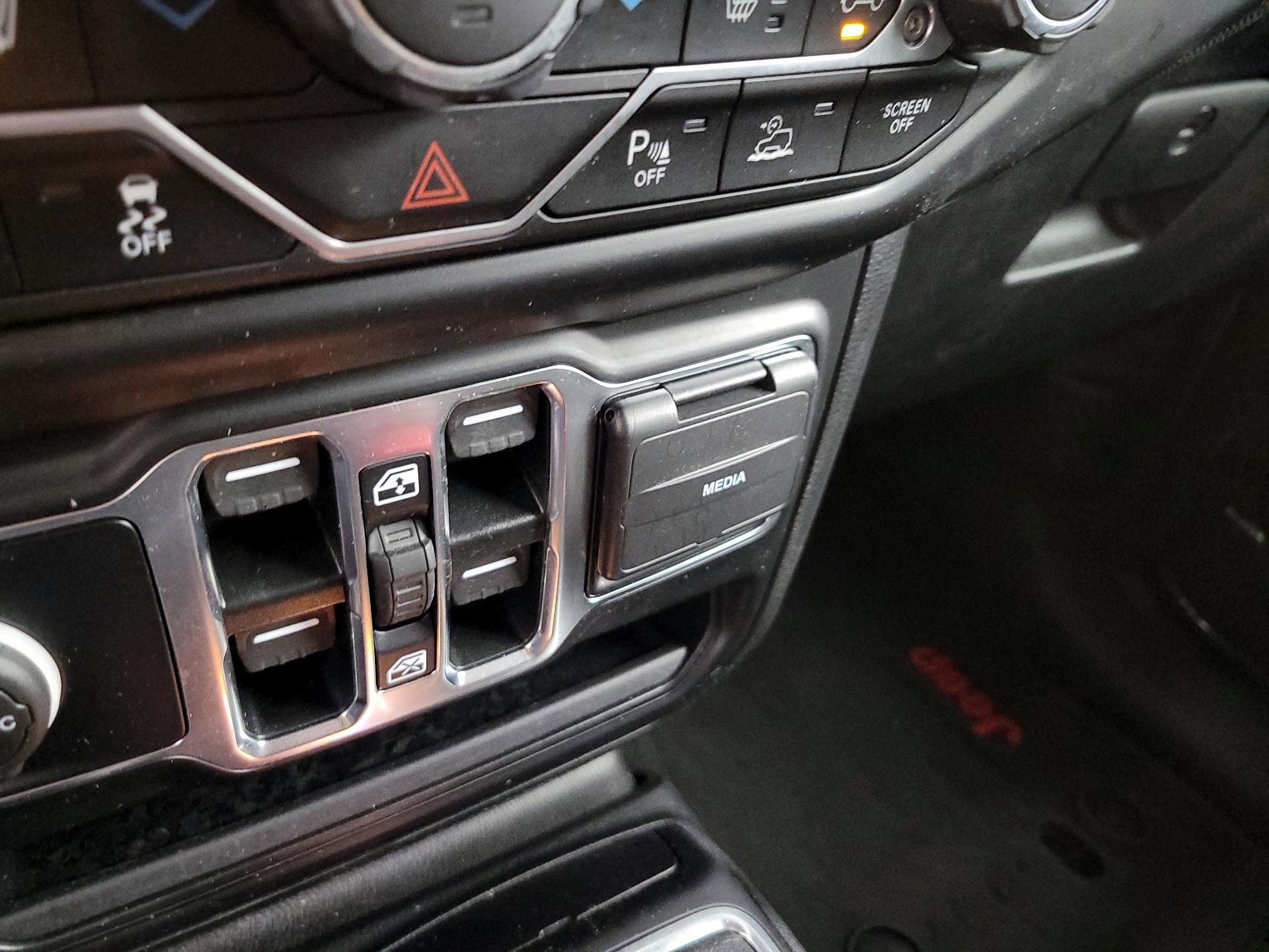 Thumbnail: 2022 Jeep Gladiator - 19