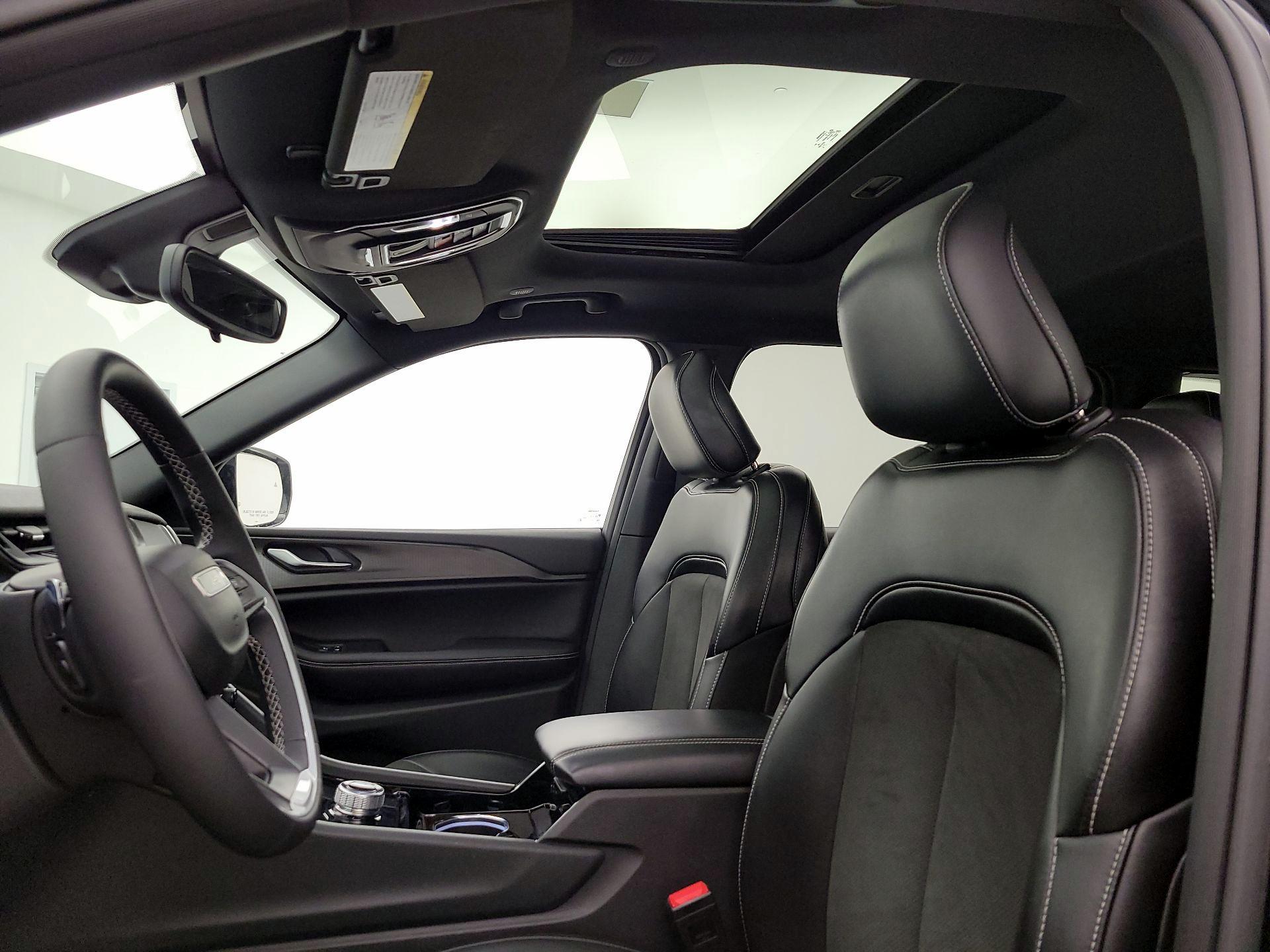 Thumbnail: 2023 Jeep Grand Cherokee L - 19