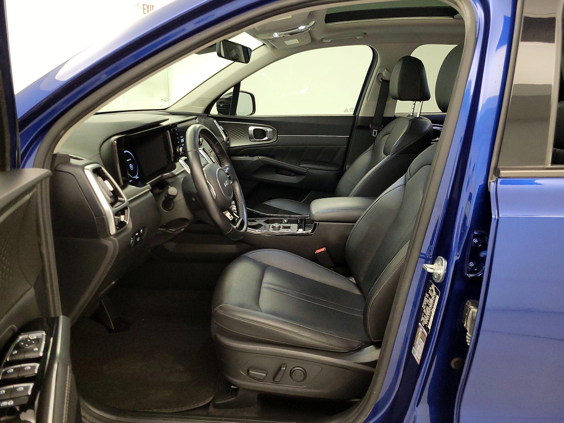 Thumbnail: 2023 Kia Sorento - 11