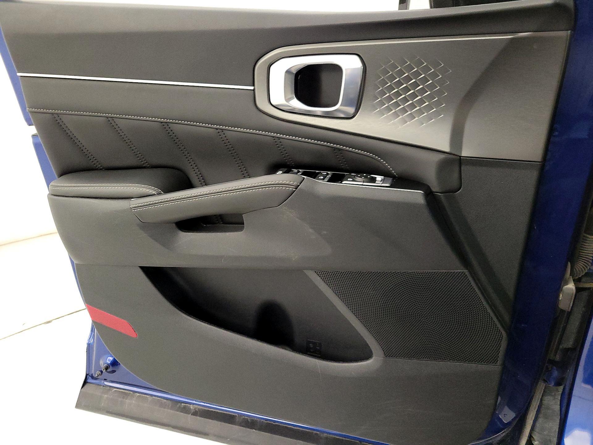 Thumbnail: 2023 Kia Sorento - 12