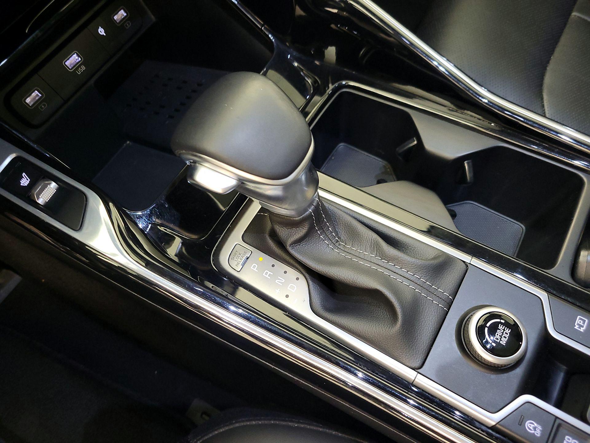 Thumbnail: 2023 Kia Sorento - 18