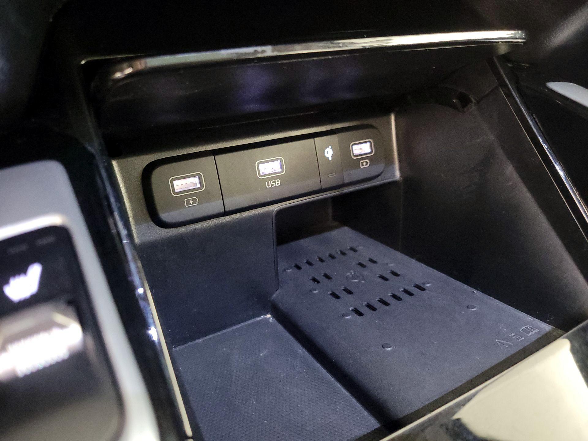 Thumbnail: 2023 Kia Sorento - 19