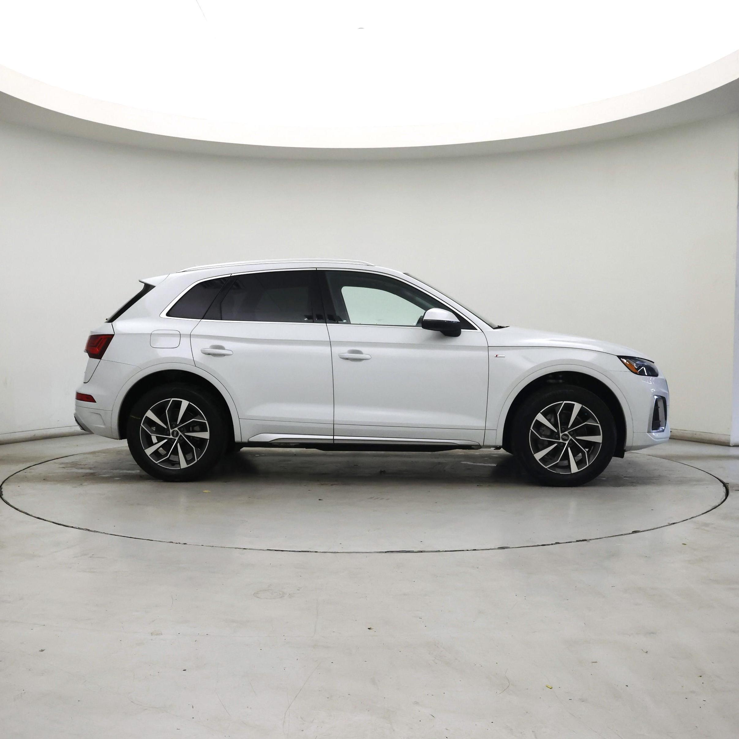 Thumbnail: 2023 Audi Q5 - 7