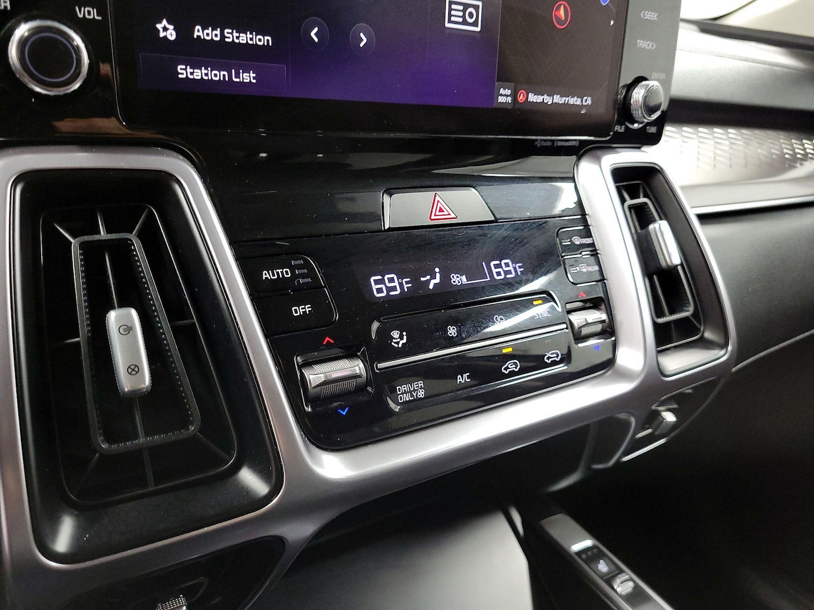 2023 Kia Sorento EX Hybrid - Photo 17