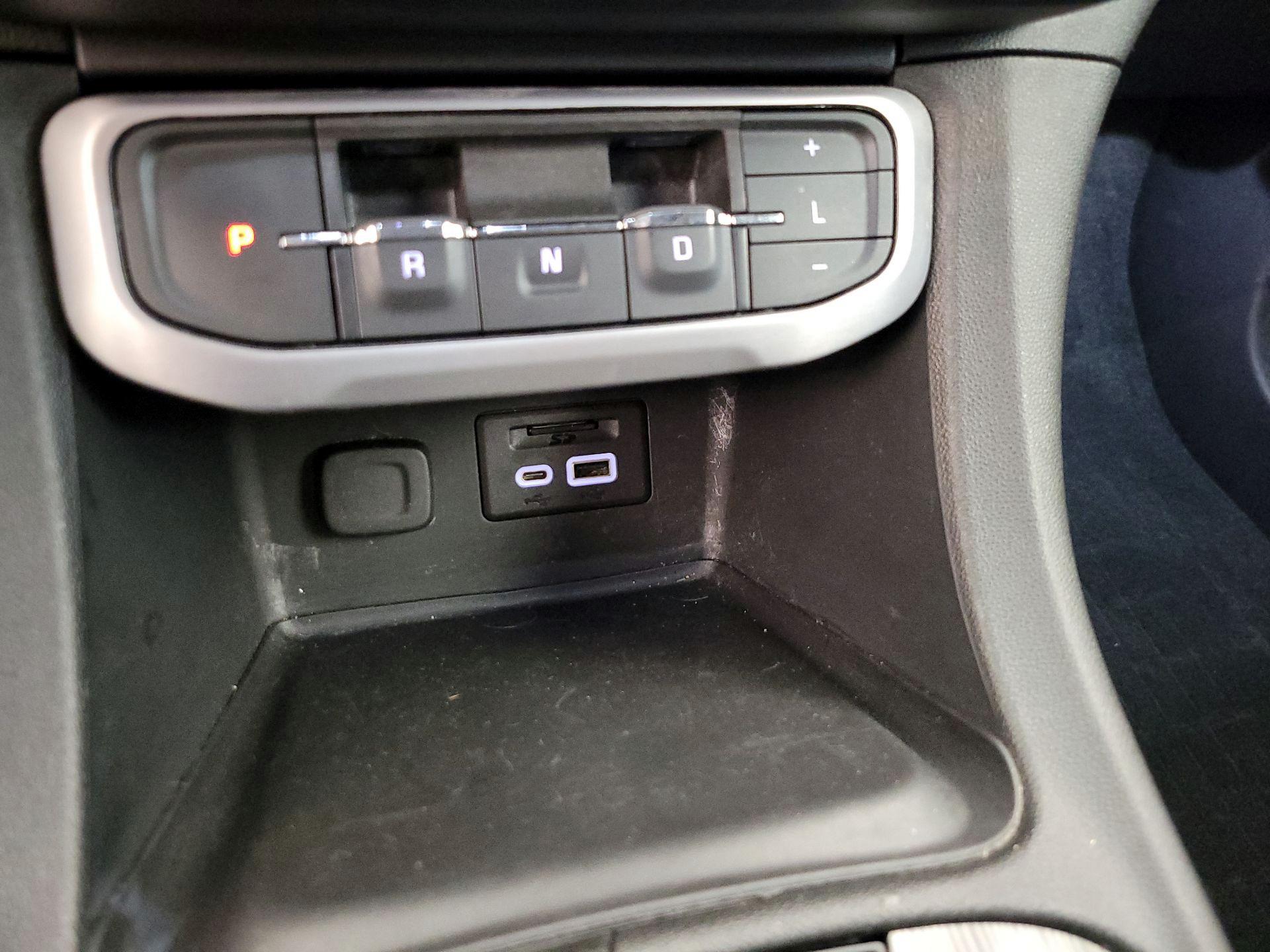 Thumbnail: 2023 GMC Acadia - 17