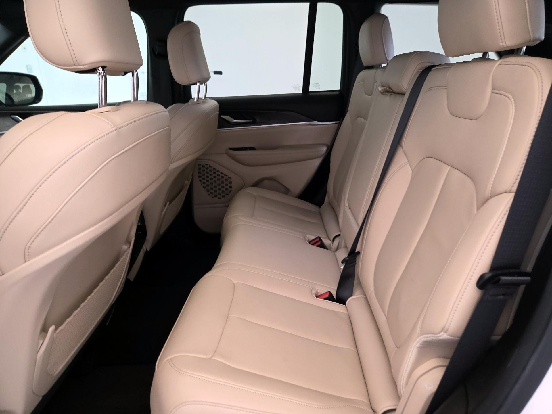 Thumbnail: 2023 Jeep Grand Cherokee - 19