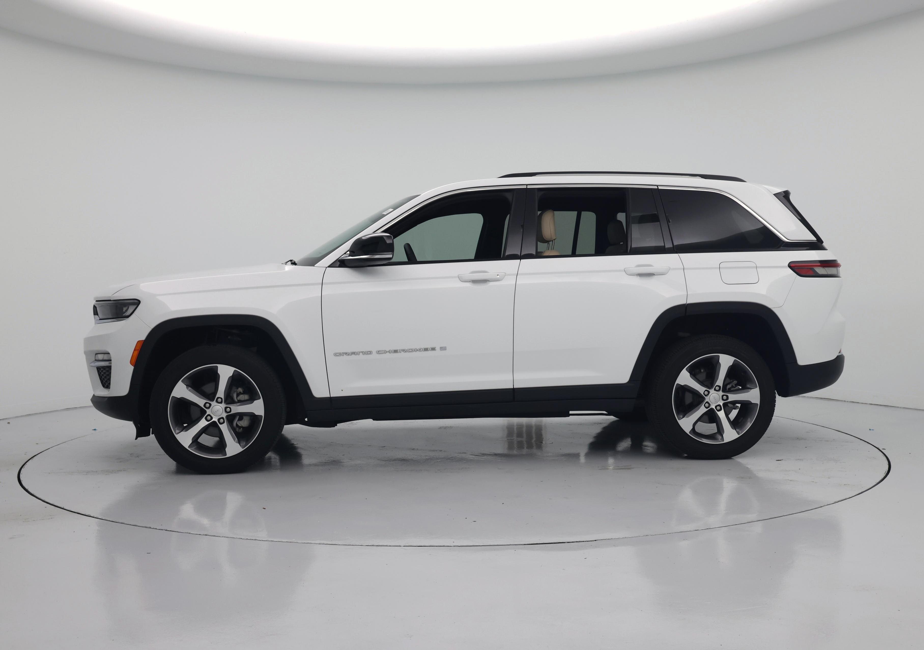 Thumbnail: 2023 Jeep Grand Cherokee - 3