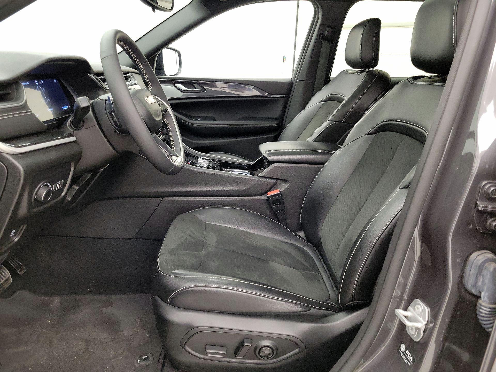 Thumbnail: 2023 Jeep Grand Cherokee L - 11