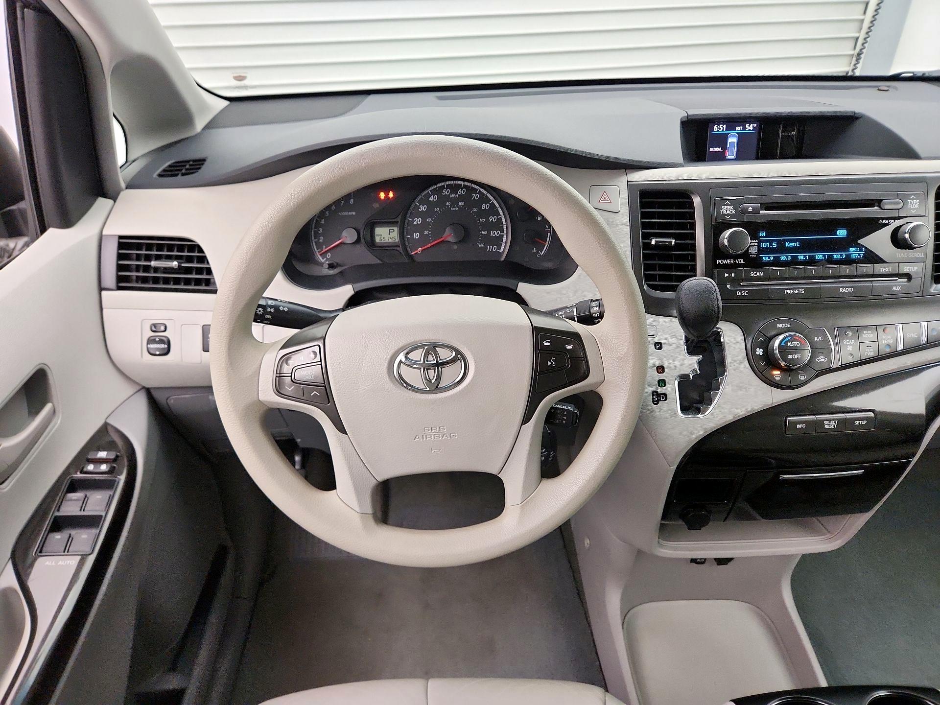 Thumbnail: 2014 Toyota Sienna - 10