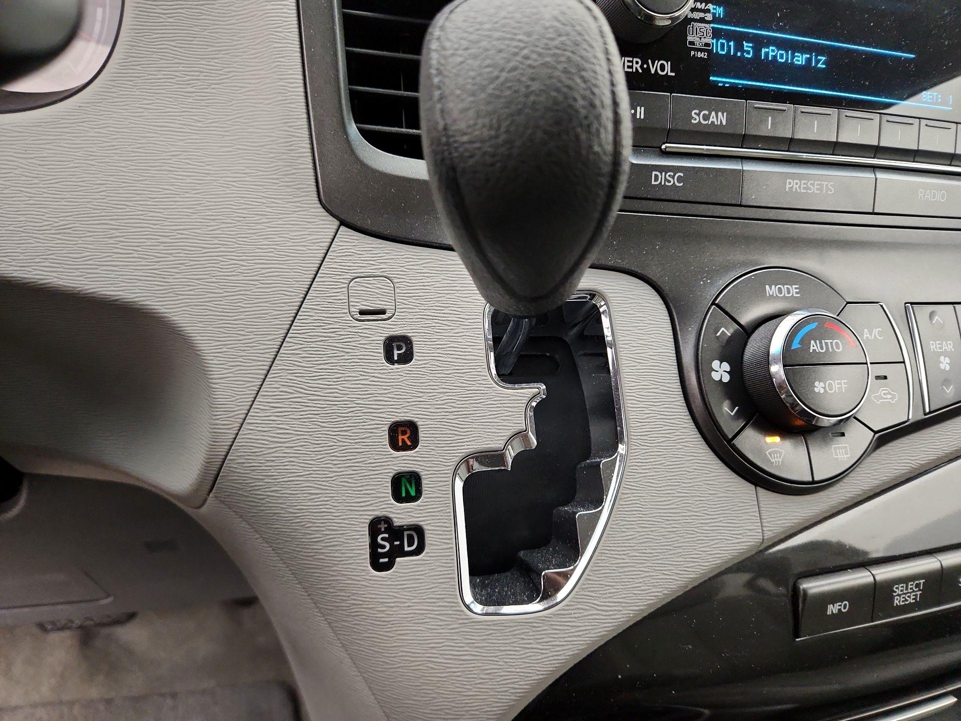 Thumbnail: 2014 Toyota Sienna - 16