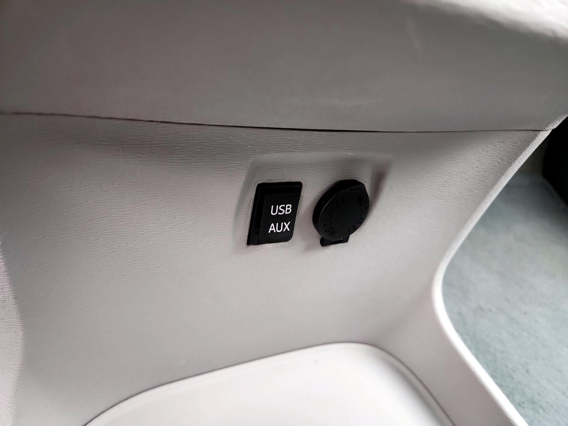 Thumbnail: 2014 Toyota Sienna - 17