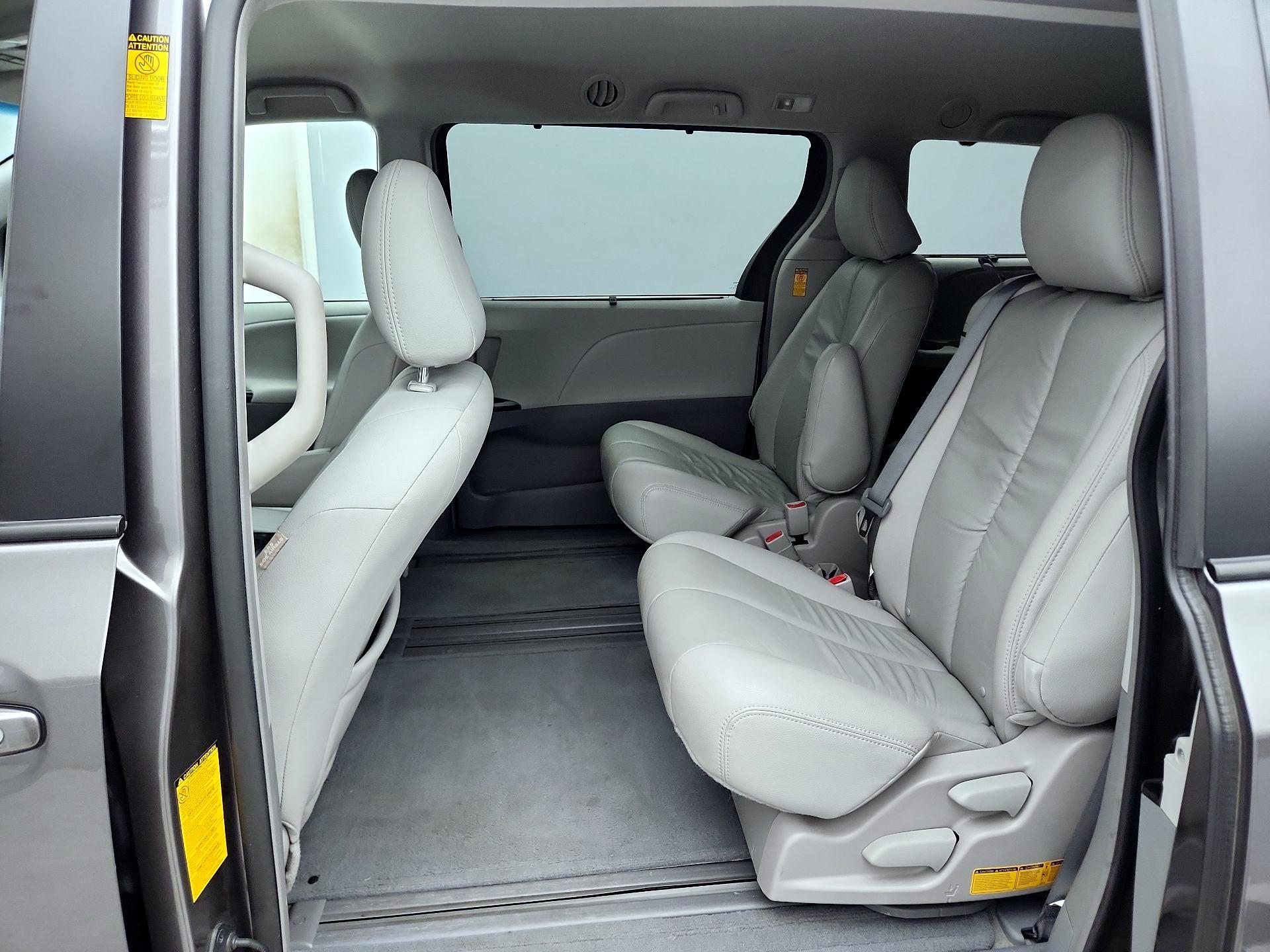 Thumbnail: 2014 Toyota Sienna - 18